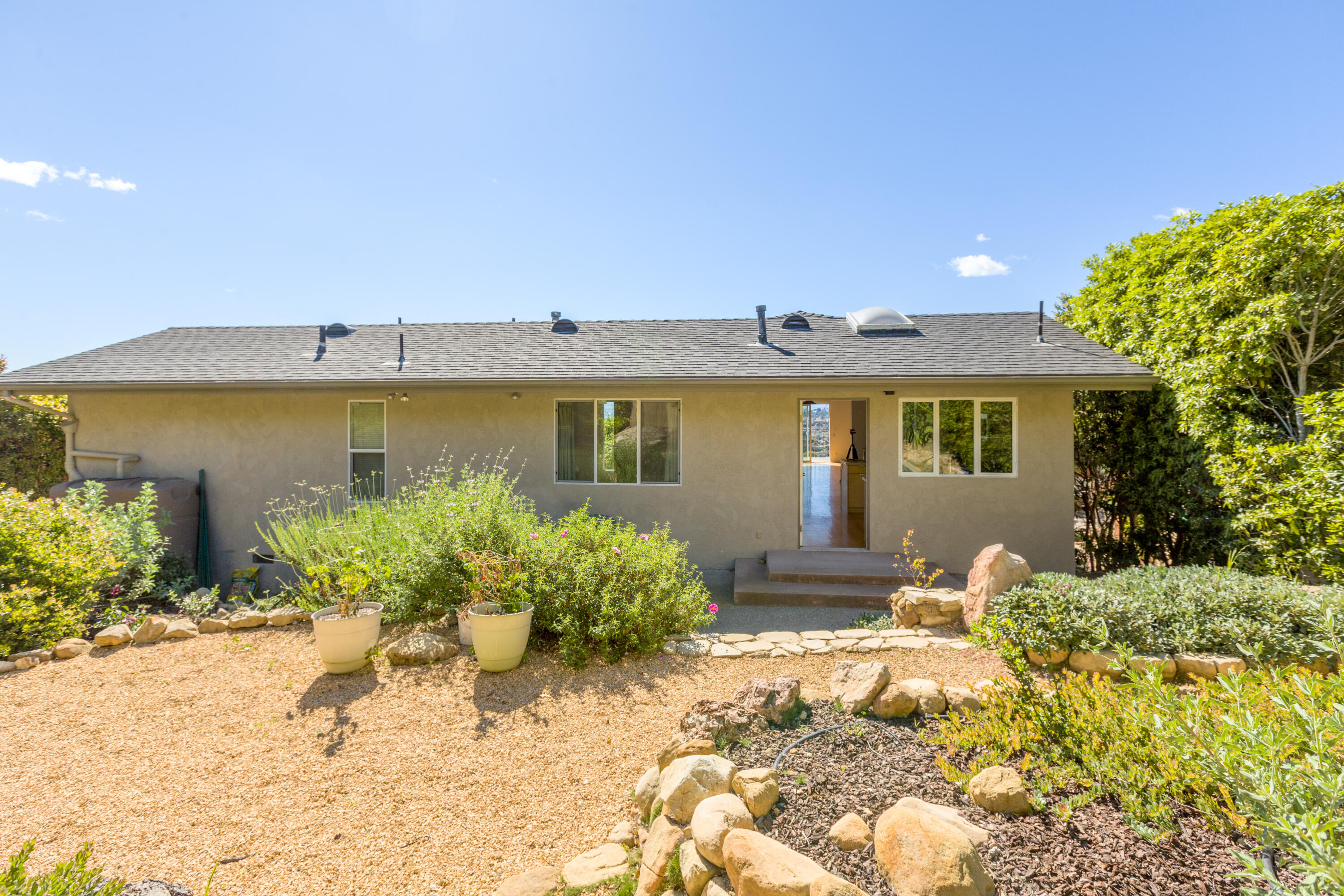 Santa Barbara, California 93103, United States, 3 Bedrooms Bedrooms, ,2 BathroomsBathrooms,Residential,Active,136279