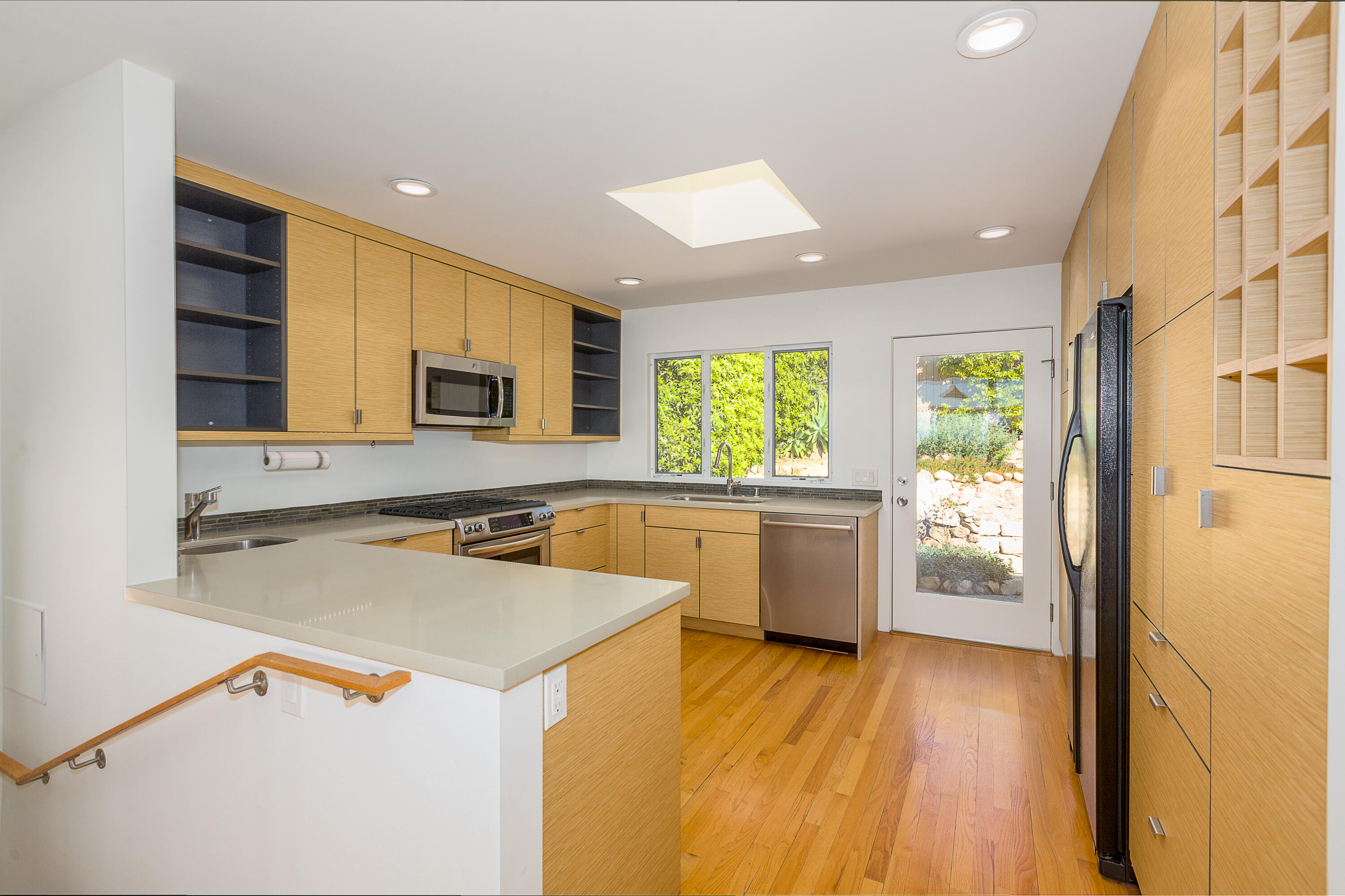 Santa Barbara, California 93103, United States, 3 Bedrooms Bedrooms, ,2 BathroomsBathrooms,Residential,Active,136279