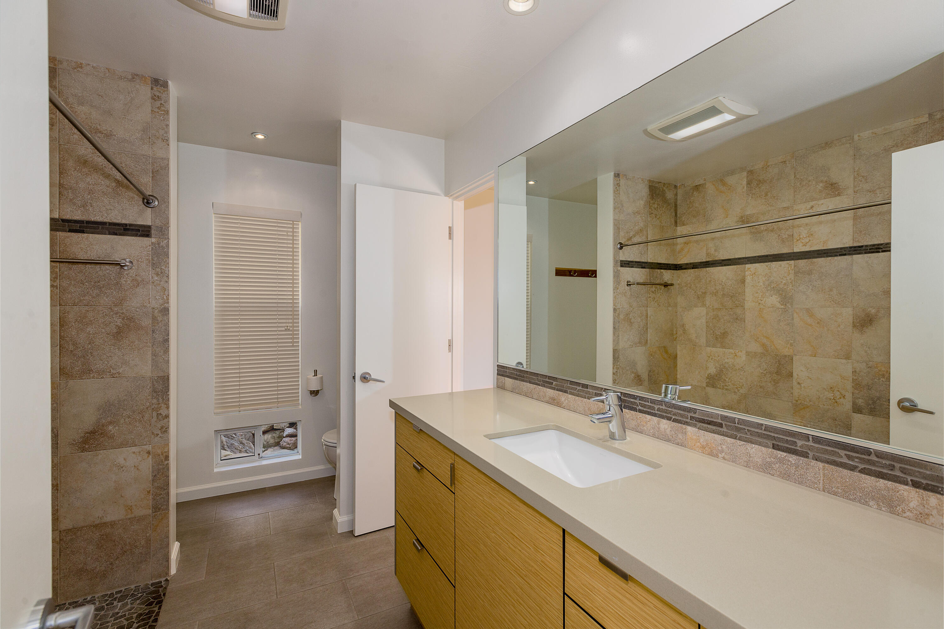 Santa Barbara, California 93103, United States, 3 Bedrooms Bedrooms, ,2 BathroomsBathrooms,Residential,Active,136279