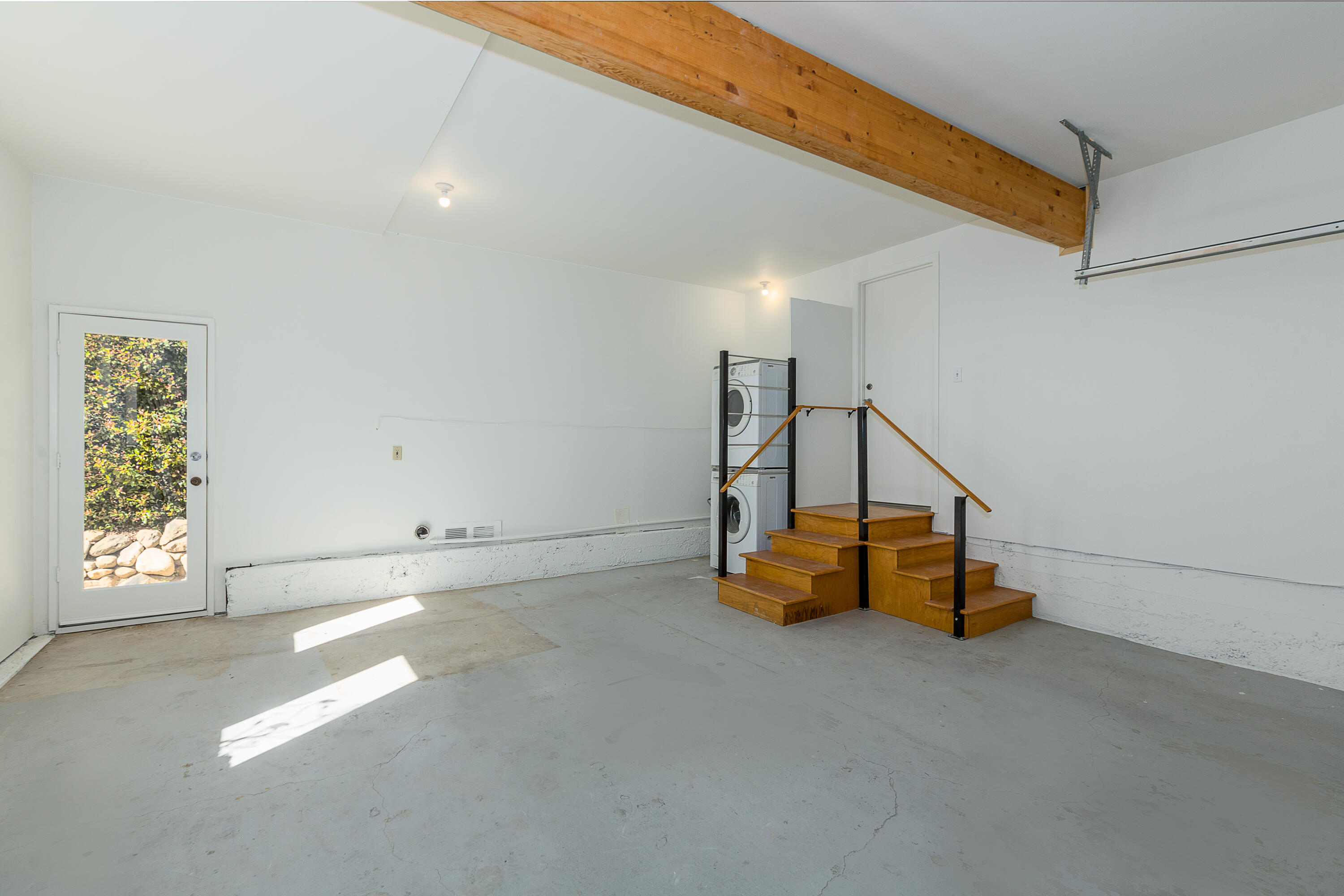 Santa Barbara, California 93103, United States, 3 Bedrooms Bedrooms, ,2 BathroomsBathrooms,Residential,Active,136279