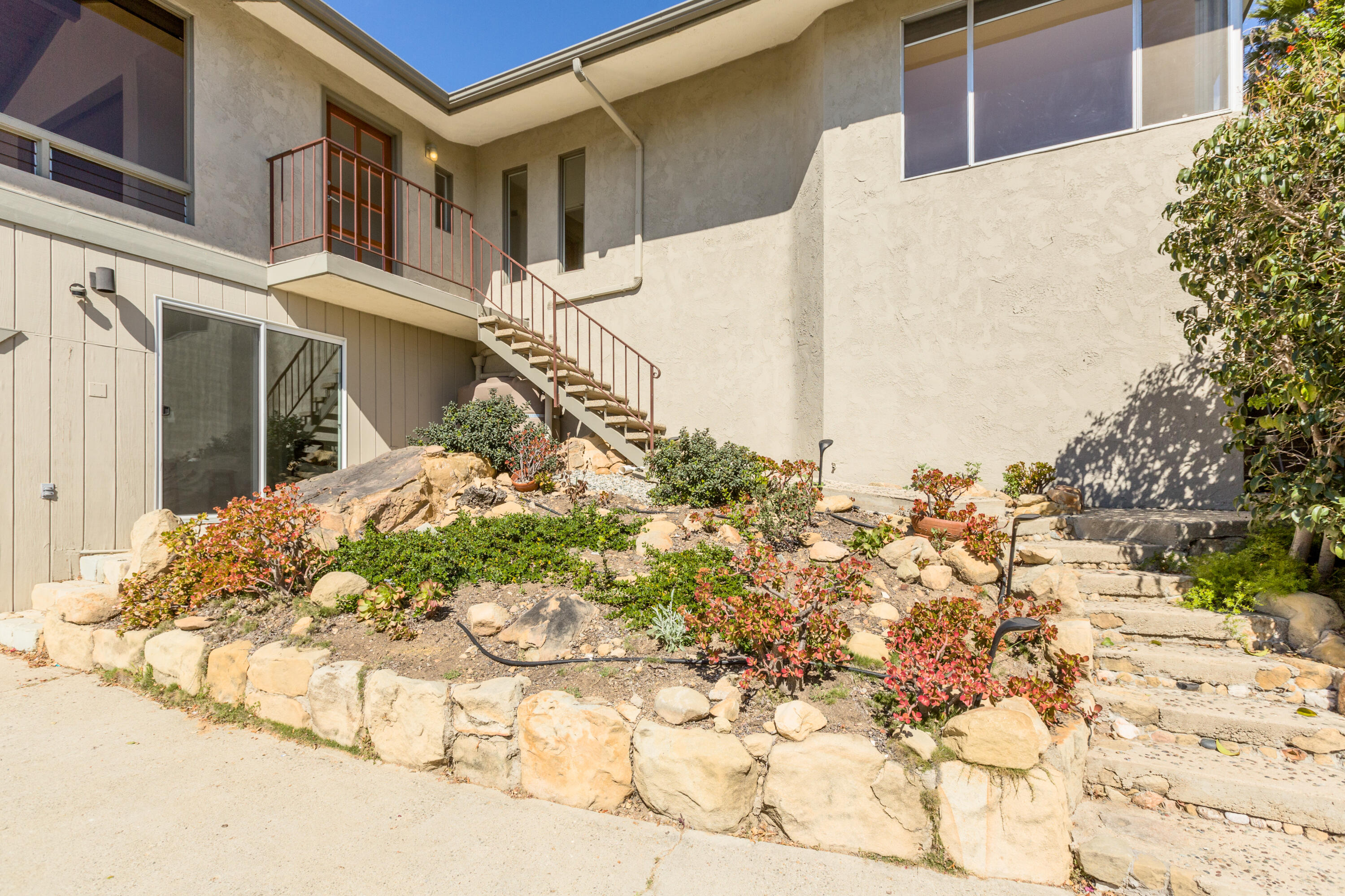 Santa Barbara, California 93103, United States, 3 Bedrooms Bedrooms, ,2 BathroomsBathrooms,Residential,Active,136279