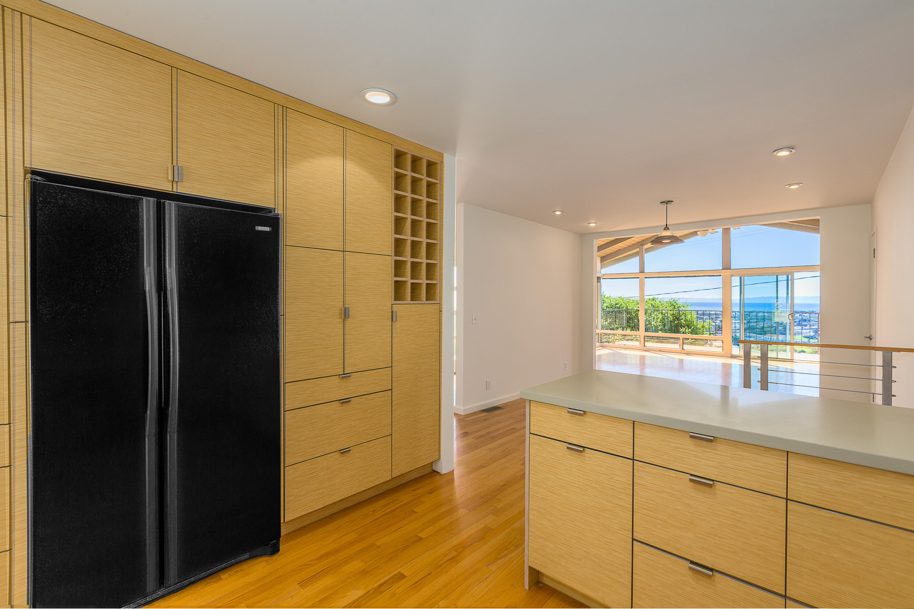 Santa Barbara, California 93103, United States, 3 Bedrooms Bedrooms, ,2 BathroomsBathrooms,Residential,Active,136279