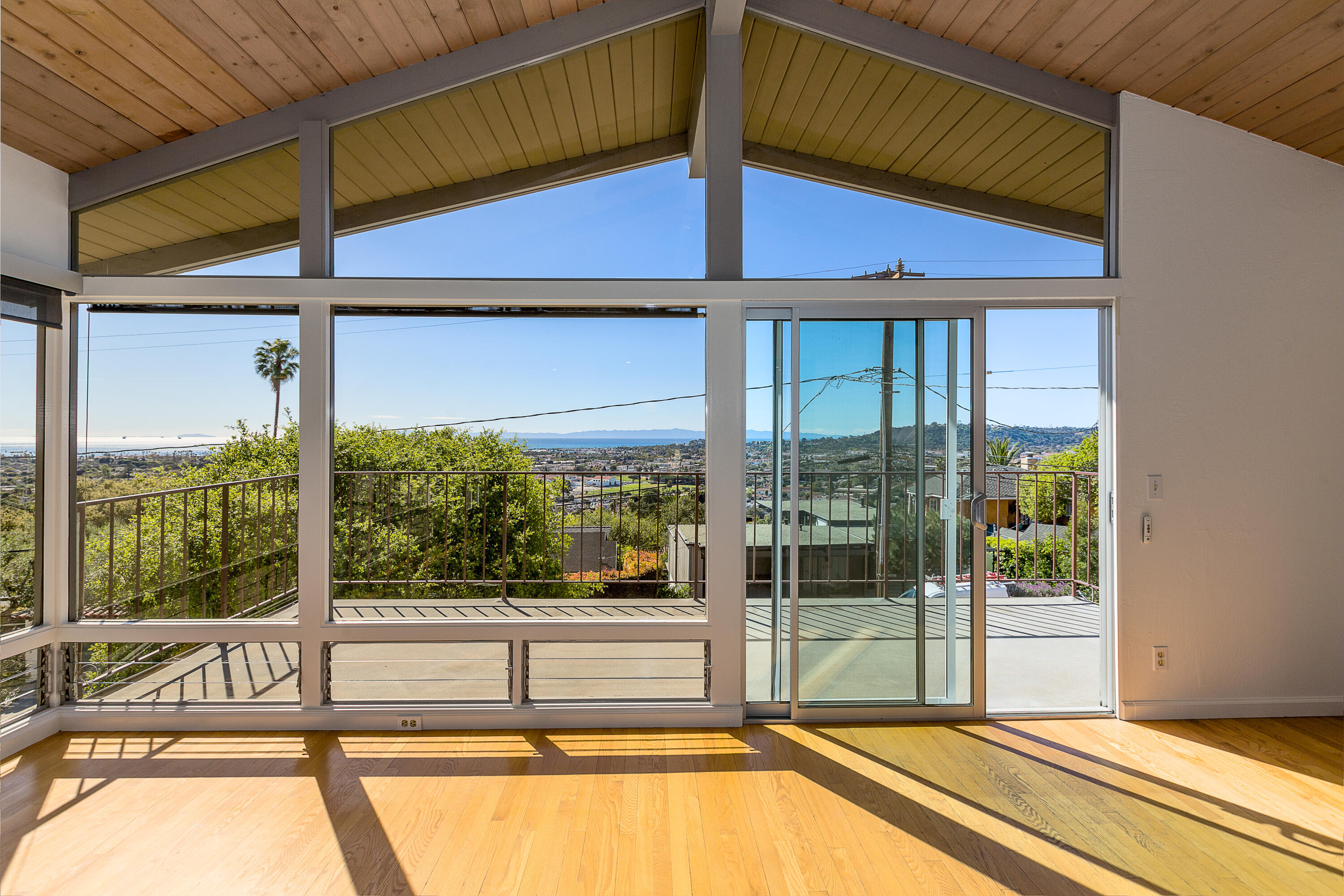 Santa Barbara, California 93103, United States, 3 Bedrooms Bedrooms, ,2 BathroomsBathrooms,Residential,Active,136279