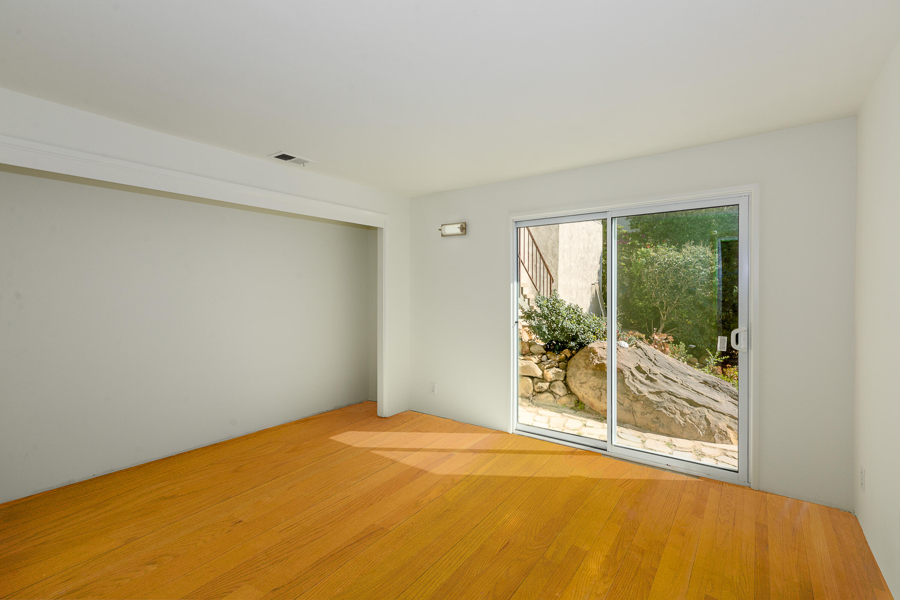 Santa Barbara, California 93103, United States, 3 Bedrooms Bedrooms, ,2 BathroomsBathrooms,Residential,Active,136279