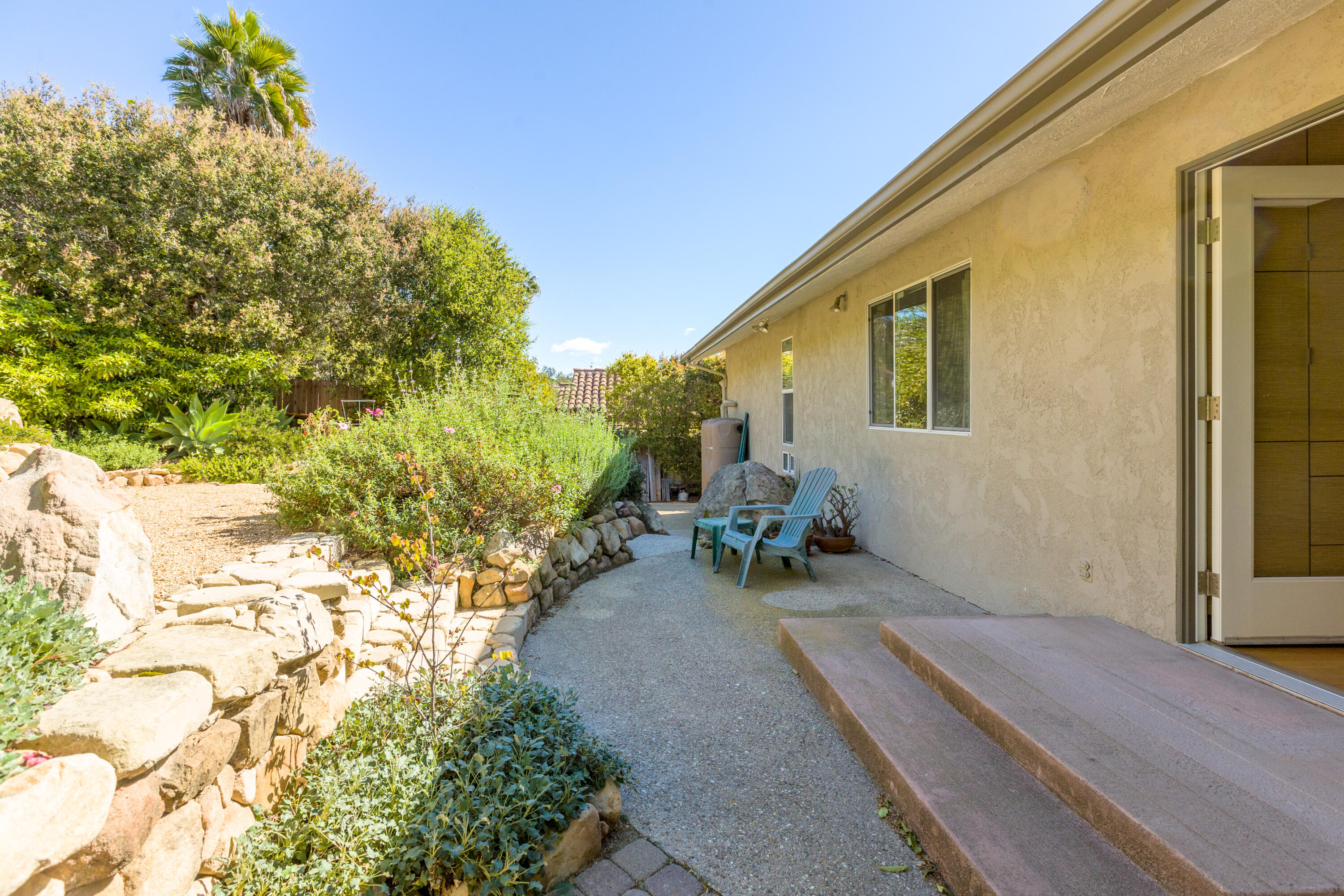 Santa Barbara, California 93103, United States, 3 Bedrooms Bedrooms, ,2 BathroomsBathrooms,Residential,Active,136279