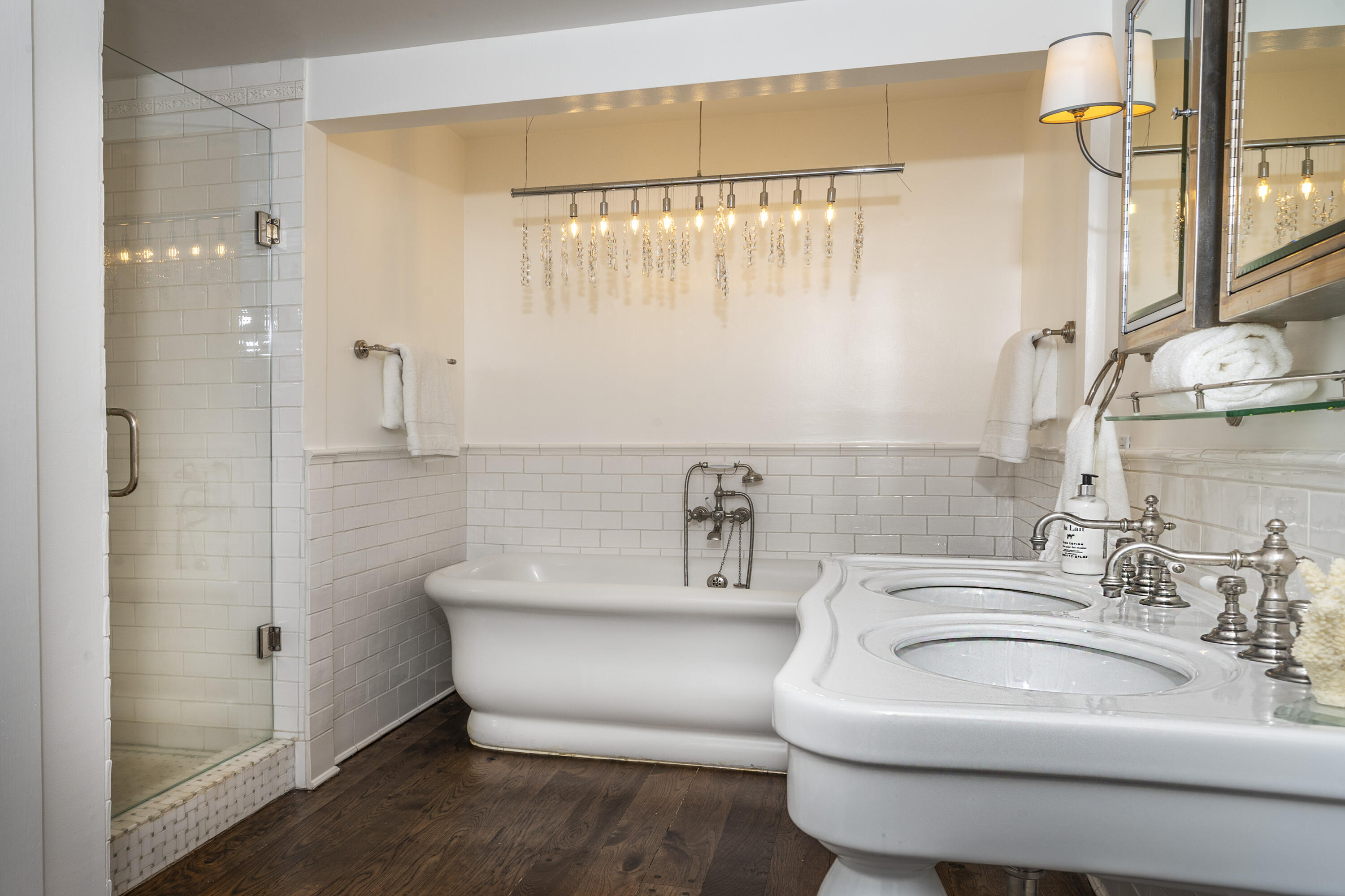 Santa Barbara, California 93105, United States, 3 Bedrooms Bedrooms, ,3 BathroomsBathrooms,Residential,Active,96228