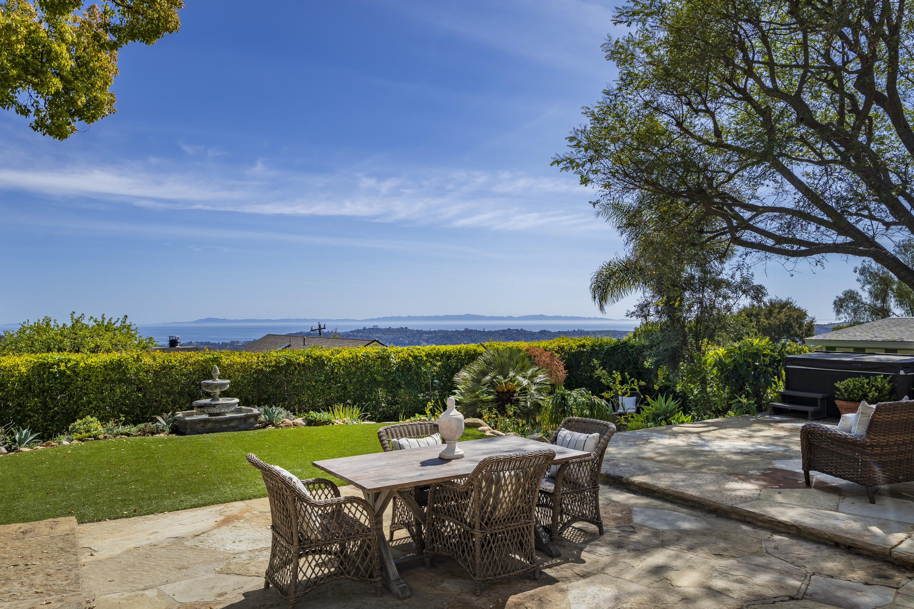 Santa Barbara, California 93105, United States, 3 Bedrooms Bedrooms, ,3 BathroomsBathrooms,Residential,Active,96228