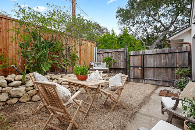 Santa Barbara, California 93105, United States, 1 Bedroom Bedrooms, ,1 BathroomBathrooms,Residential,Active,255137