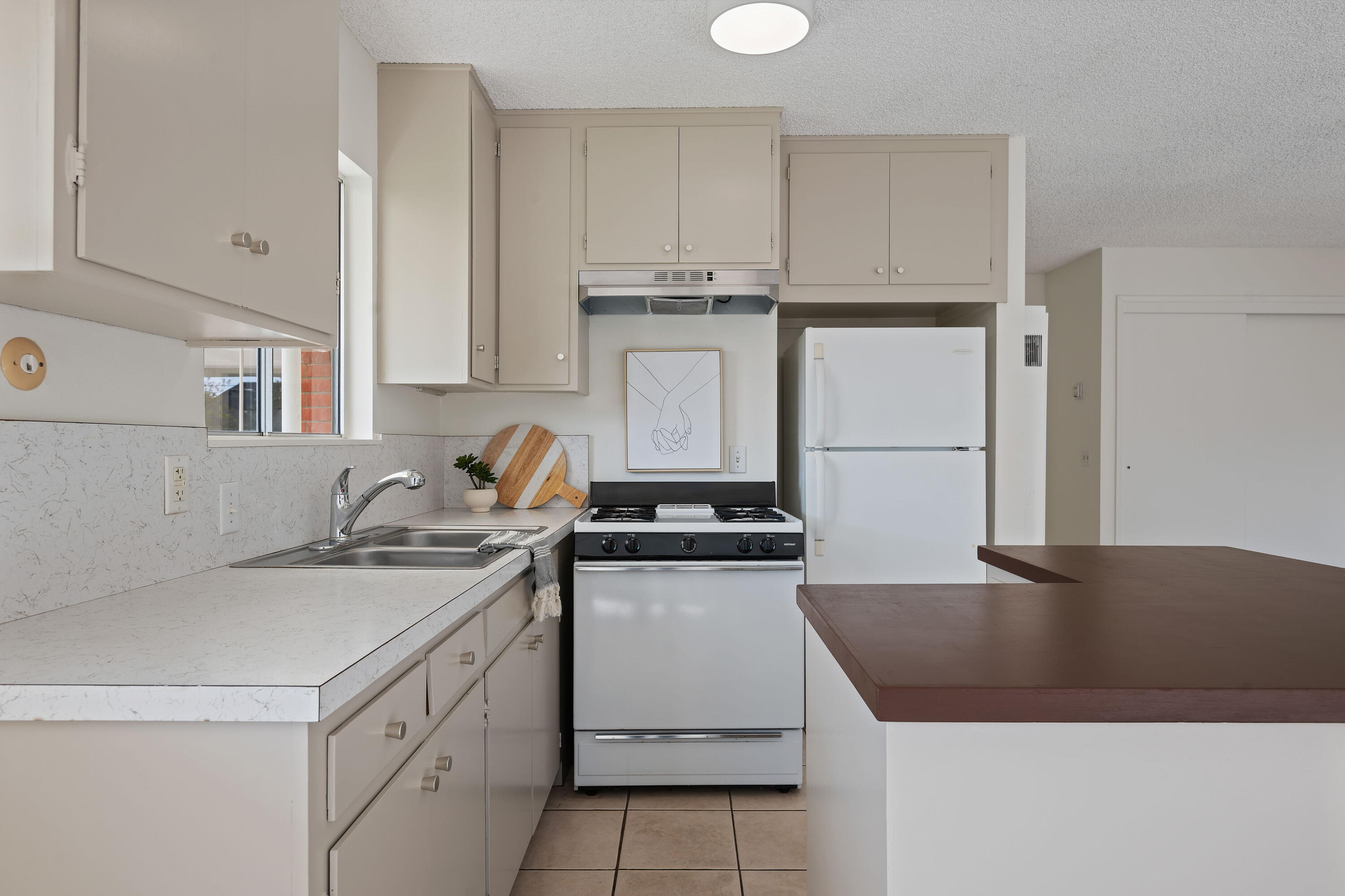 Ventura, California 93003, United States, 3 Bedrooms Bedrooms, ,2 BathroomsBathrooms,Residential,Active,238768