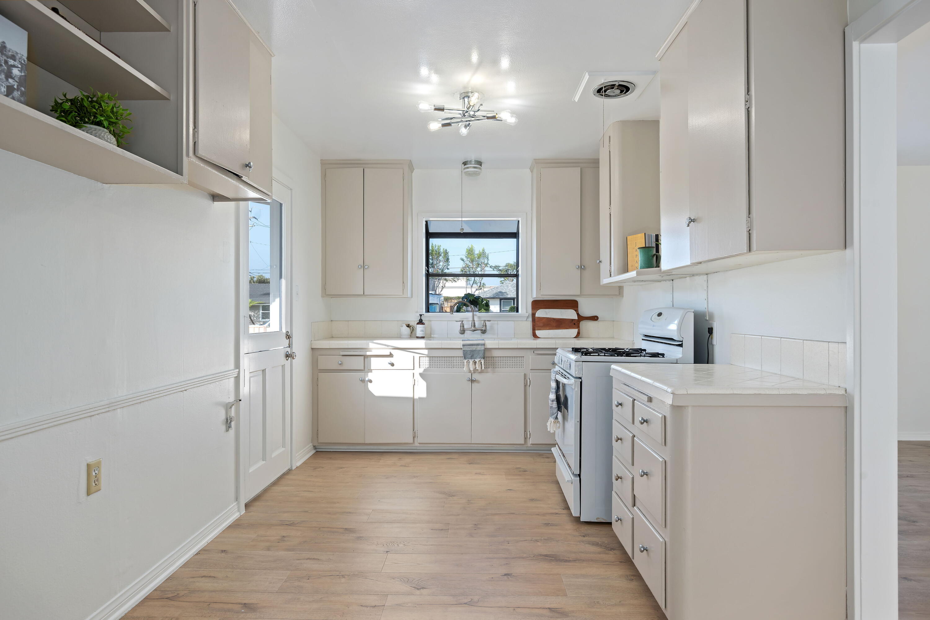 Ventura, California 93003, United States, 3 Bedrooms Bedrooms, ,2 BathroomsBathrooms,Residential,Active,238768