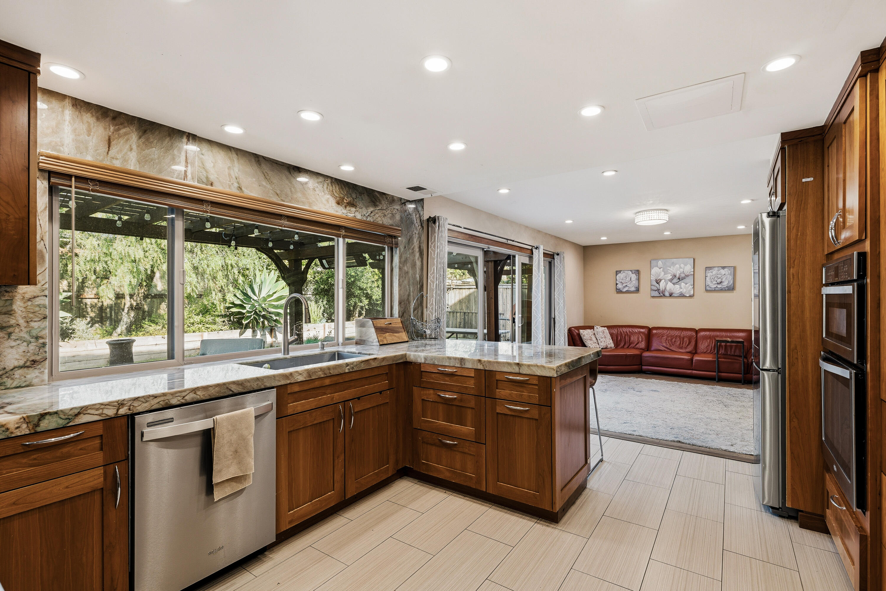 Goleta, California 93117, United States, 5 Bedrooms Bedrooms, ,4 BathroomsBathrooms,Residential,Active,250296