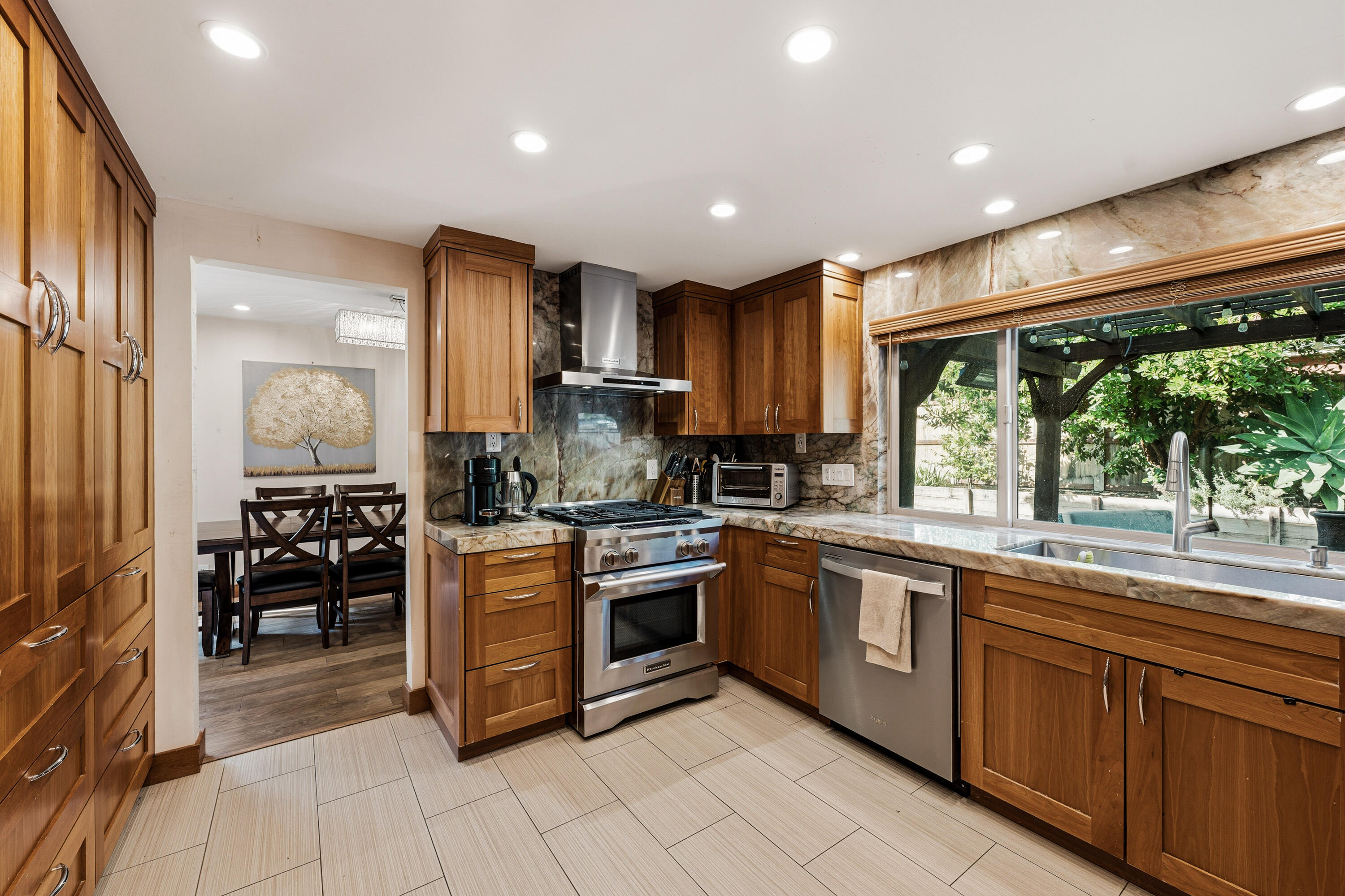 Goleta, California 93117, United States, 5 Bedrooms Bedrooms, ,4 BathroomsBathrooms,Residential,Active,250296