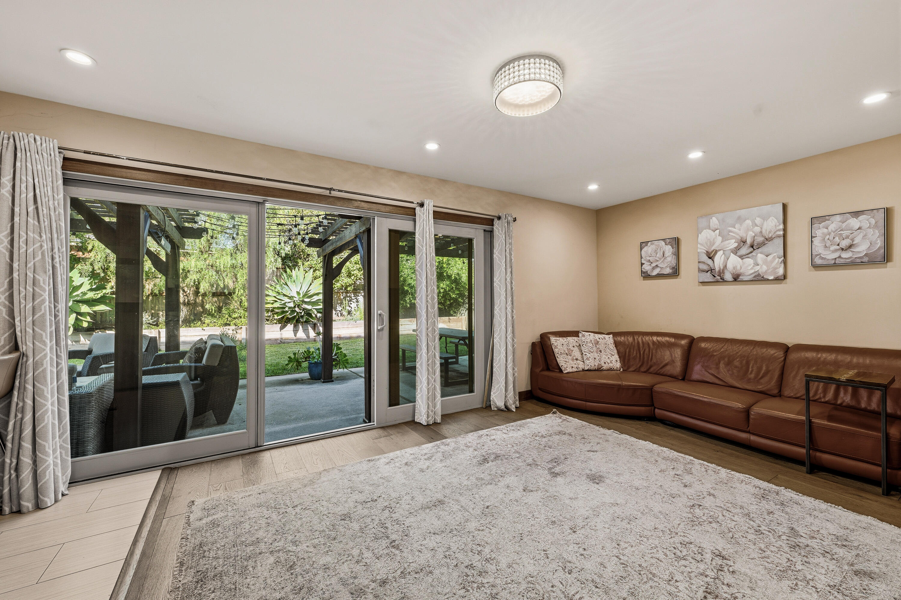 Goleta, California 93117, United States, 5 Bedrooms Bedrooms, ,4 BathroomsBathrooms,Residential,Active,250296