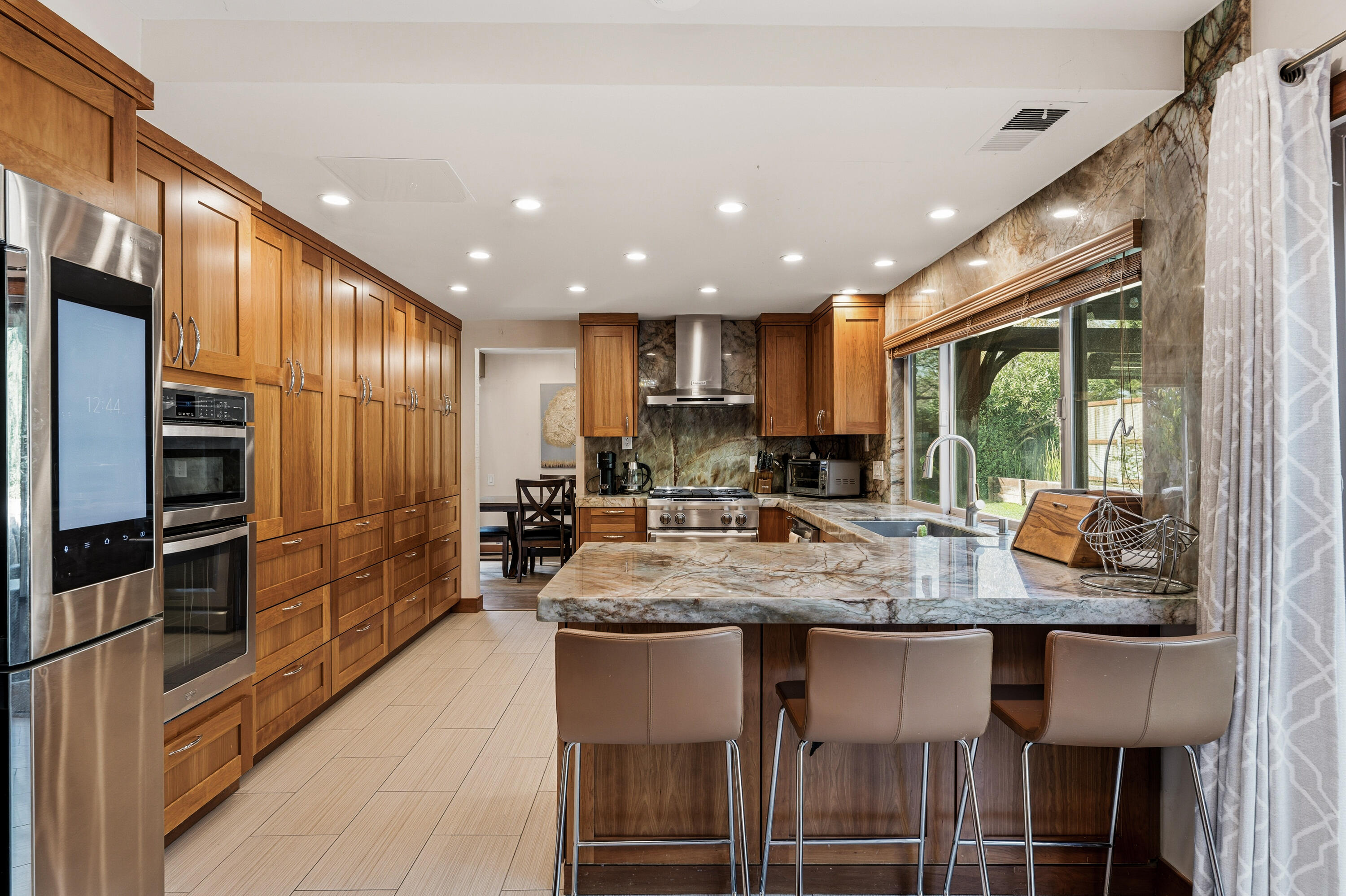 Goleta, California 93117, United States, 5 Bedrooms Bedrooms, ,4 BathroomsBathrooms,Residential,Active,250296