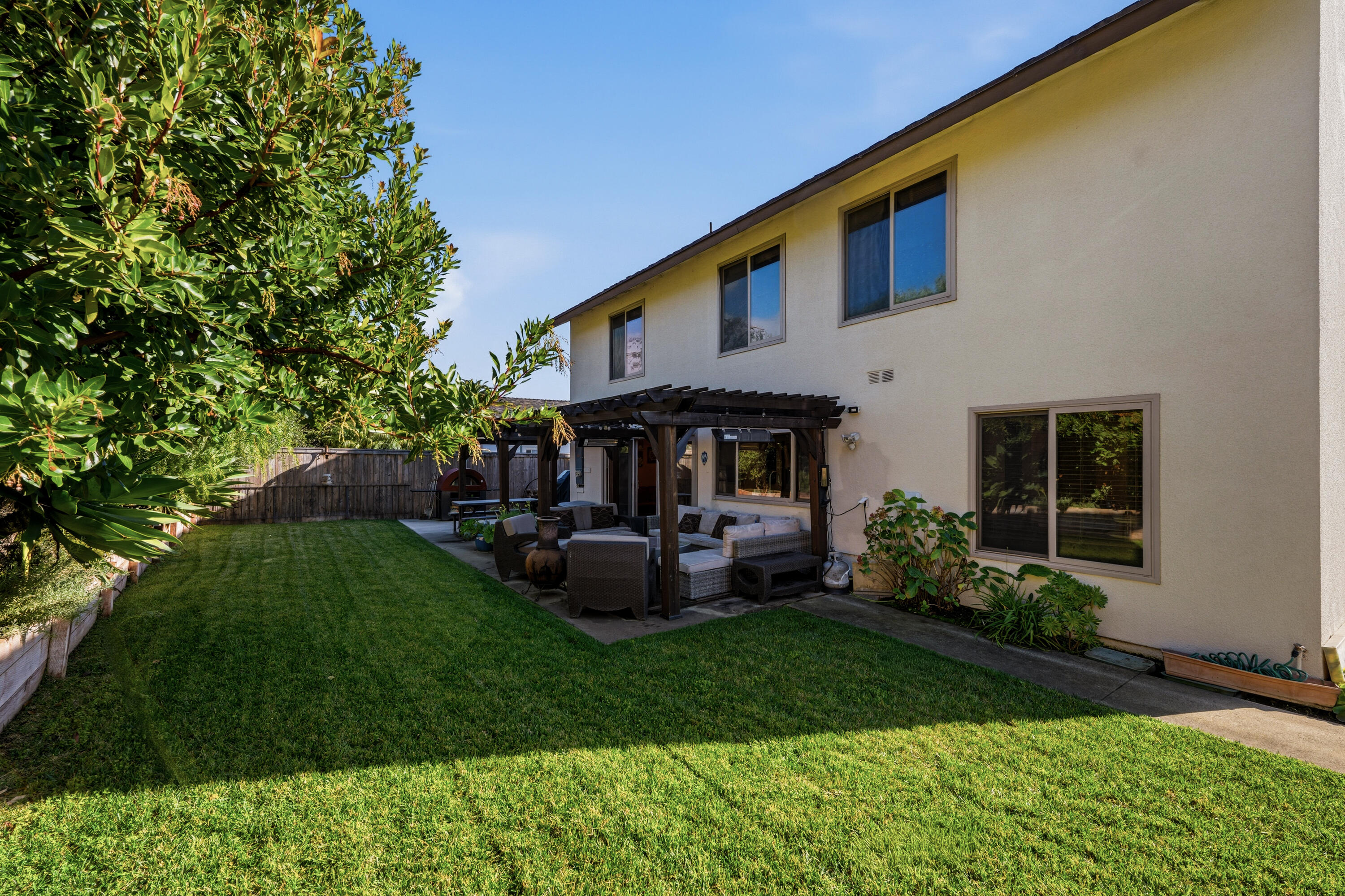 Goleta, California 93117, United States, 5 Bedrooms Bedrooms, ,4 BathroomsBathrooms,Residential,Active,250296