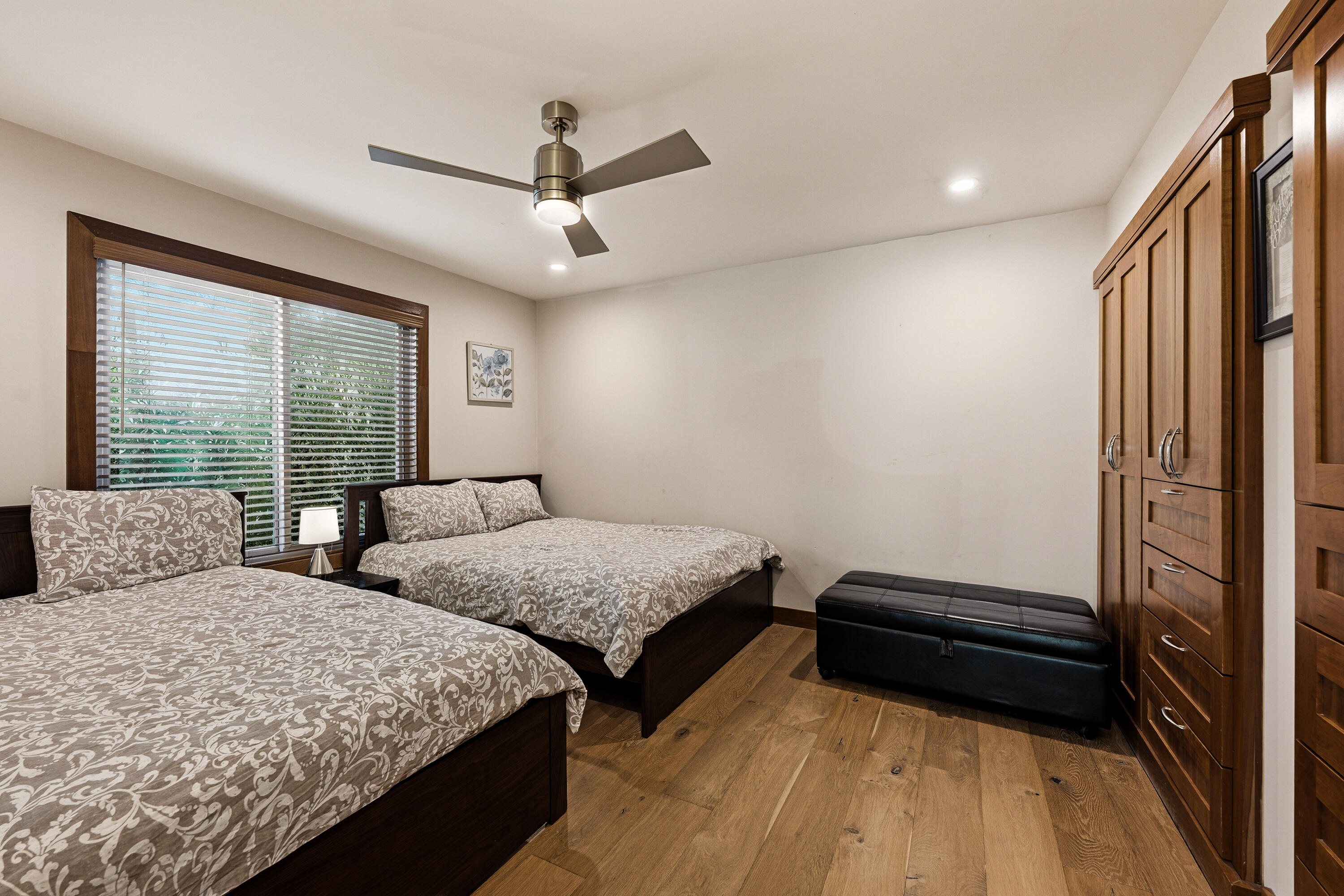 Goleta, California 93117, United States, 5 Bedrooms Bedrooms, ,4 BathroomsBathrooms,Residential,Active,250296