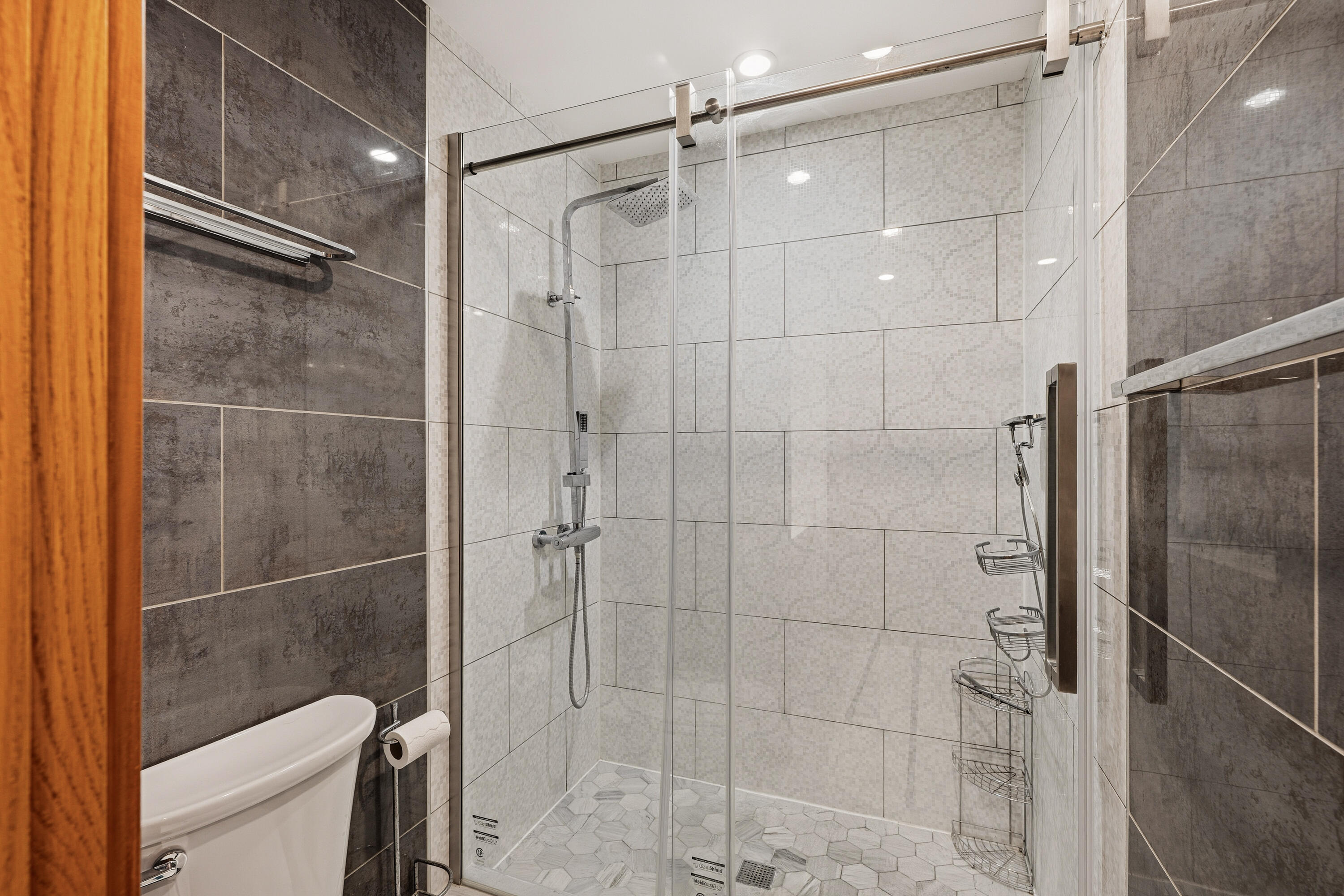 Goleta, California 93117, United States, 5 Bedrooms Bedrooms, ,4 BathroomsBathrooms,Residential,Active,250296