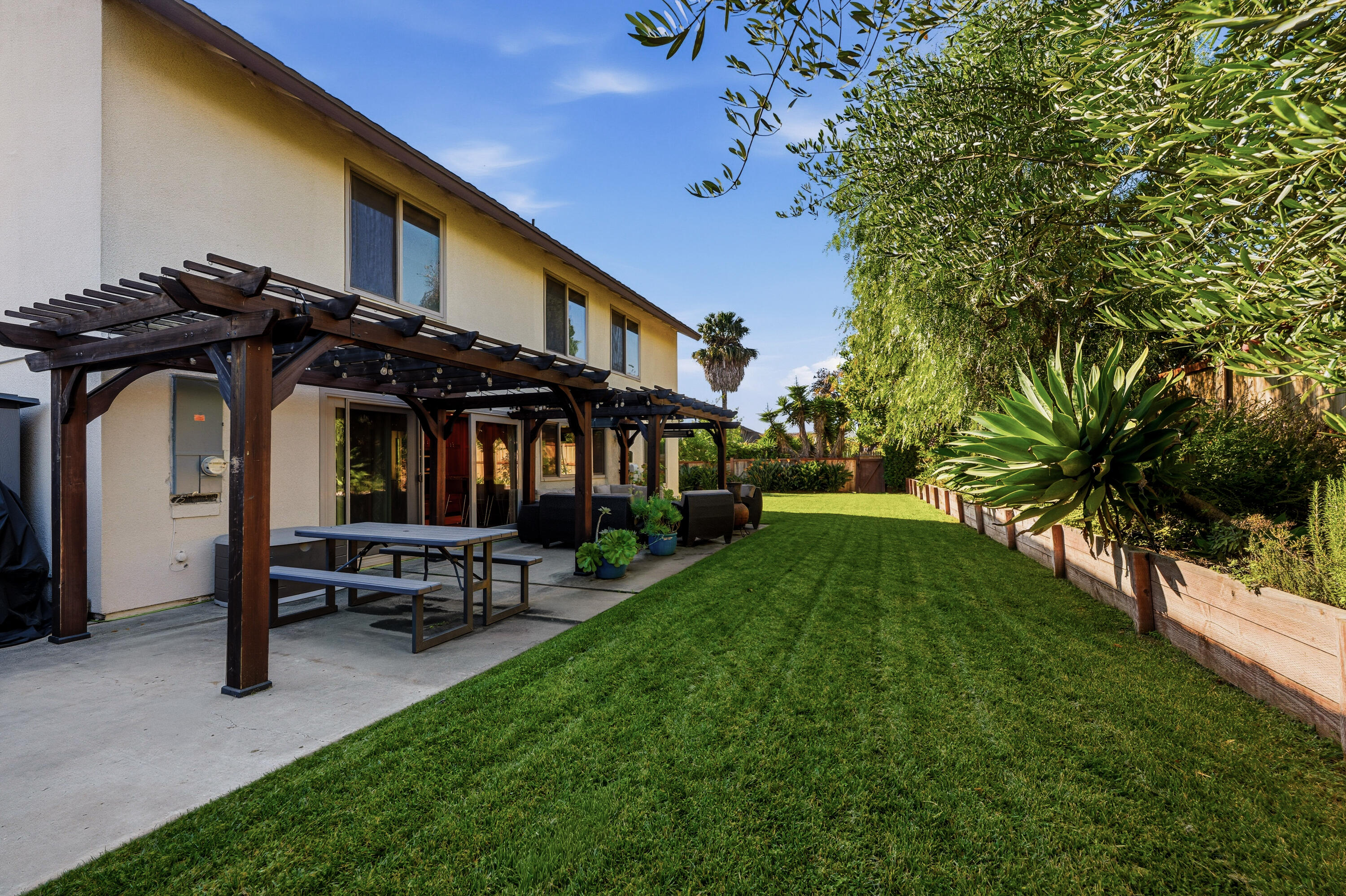 Goleta, California 93117, United States, 5 Bedrooms Bedrooms, ,4 BathroomsBathrooms,Residential,Active,250296