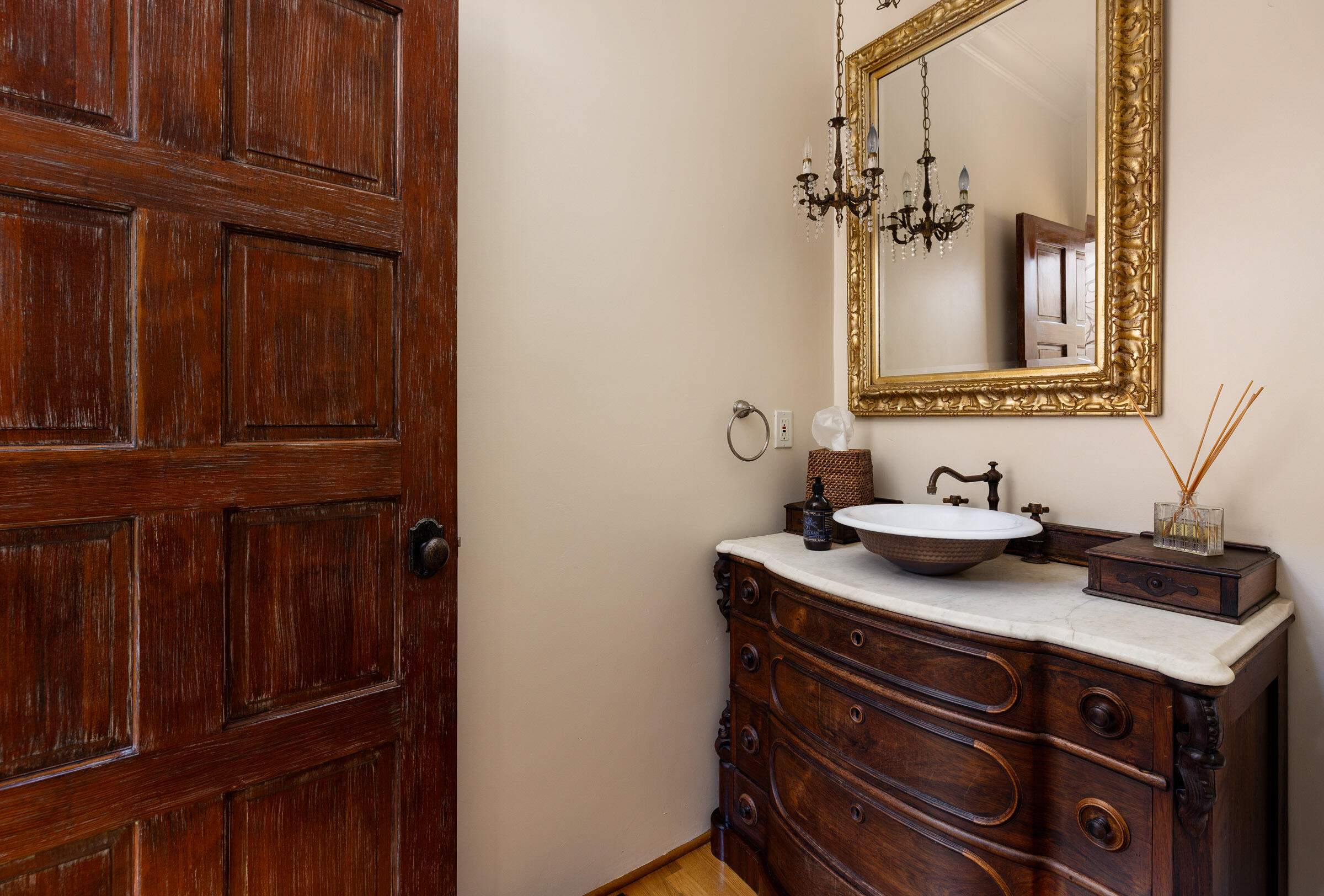 Montecito, California 93108, United States, 5 Bedrooms Bedrooms, ,6 BathroomsBathrooms,Residential,Active,170085