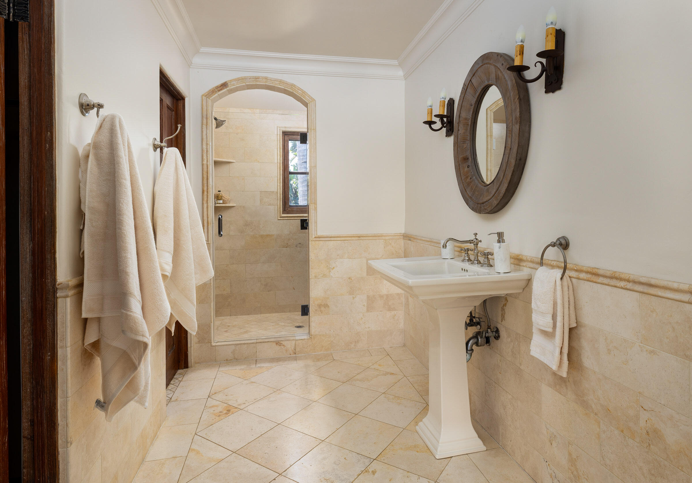 Montecito, California 93108, United States, 5 Bedrooms Bedrooms, ,6 BathroomsBathrooms,Residential,Active,170085