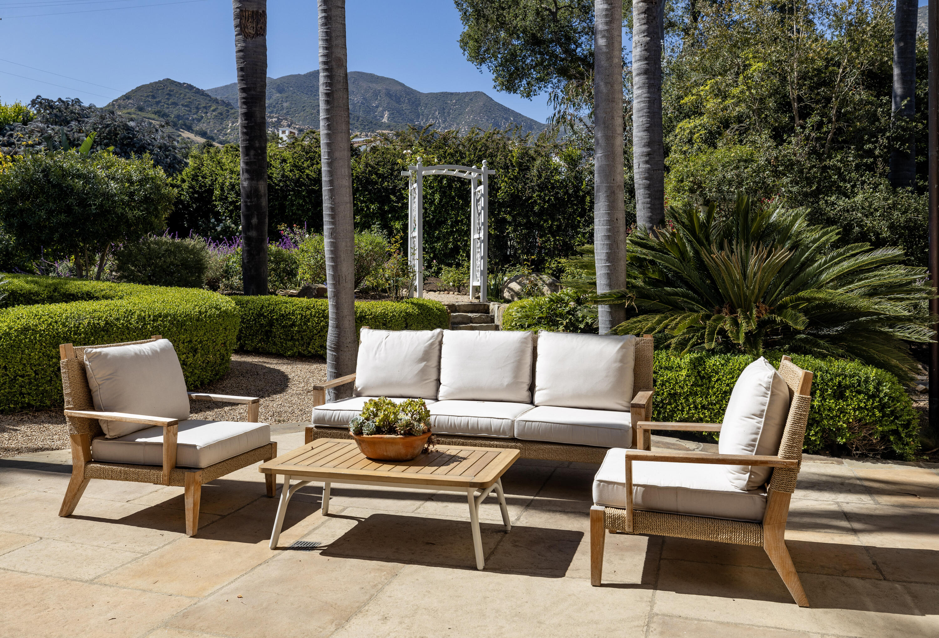 Montecito, California 93108, United States, 5 Bedrooms Bedrooms, ,6 BathroomsBathrooms,Residential,Active,170085