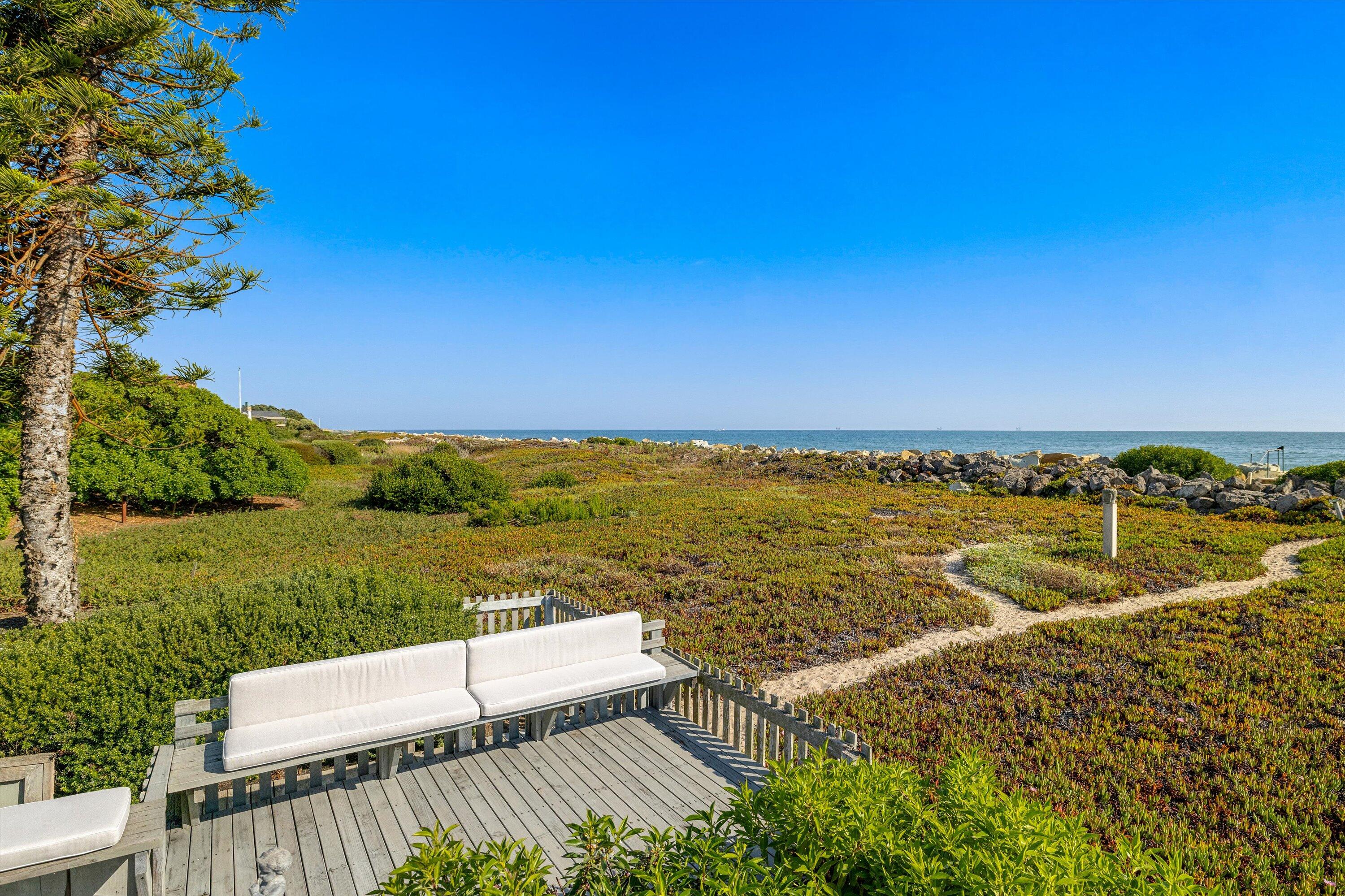 Carpinteria, California 93013, United States, 4 Bedrooms Bedrooms, ,3 BathroomsBathrooms,Residential,Active,47092