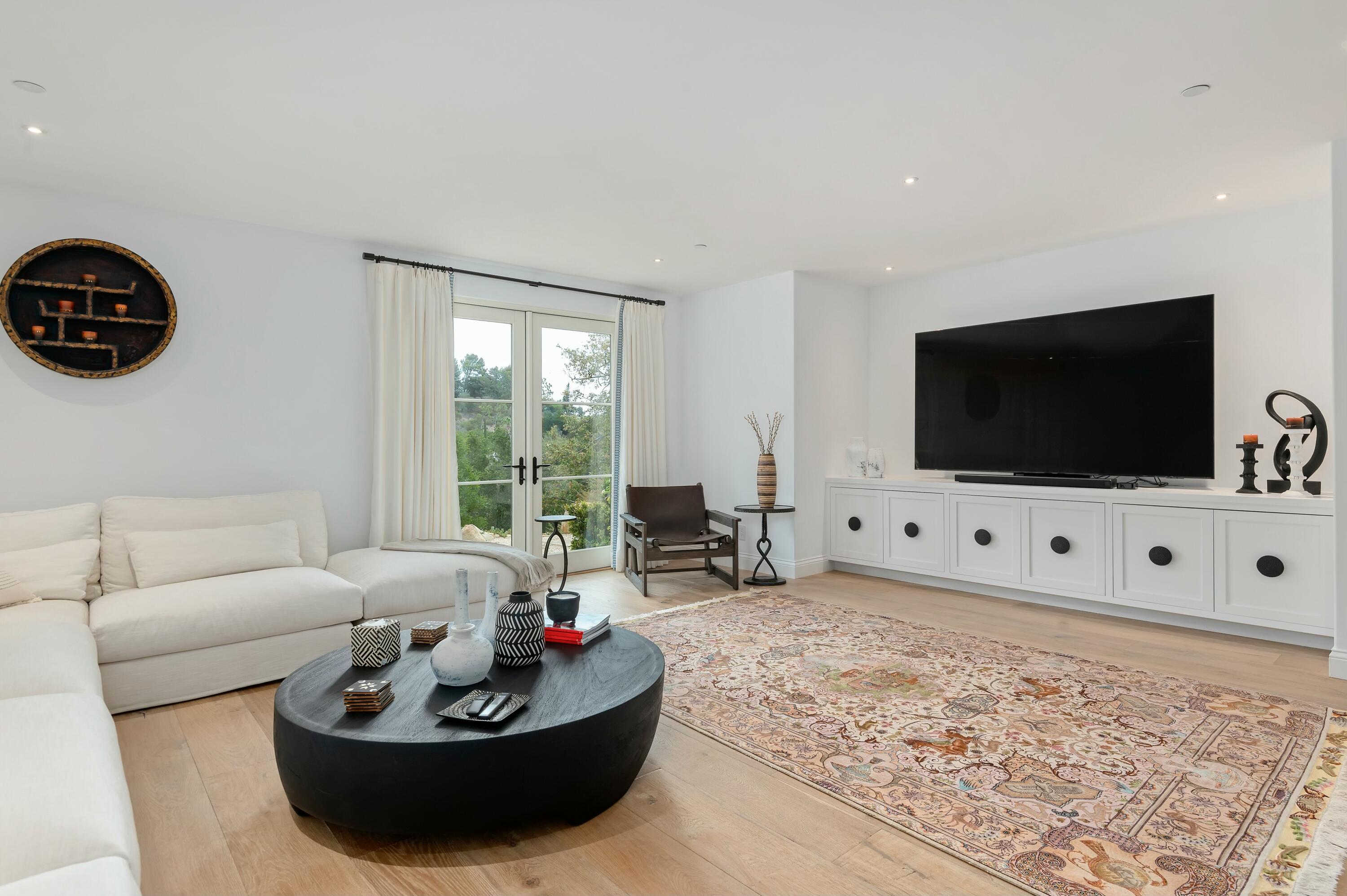 Santa Barbara, California 93108, United States, 6 Bedrooms Bedrooms, ,7 BathroomsBathrooms,Residential,Active,11195