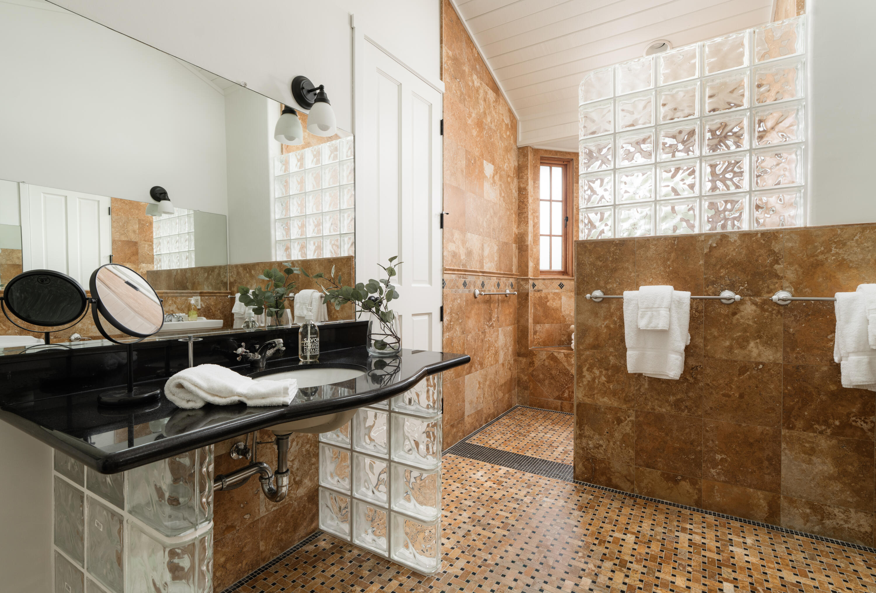 Montecito, California 93108, United States, 4 Bedrooms Bedrooms, ,7 BathroomsBathrooms,Residential,Active,151795