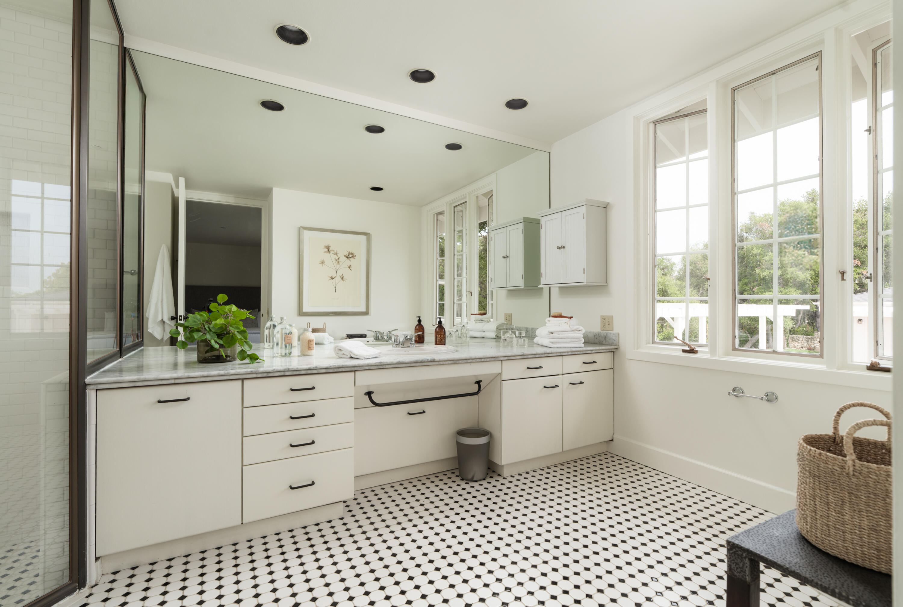 Montecito, California 93108, United States, 4 Bedrooms Bedrooms, ,7 BathroomsBathrooms,Residential,Active,151795