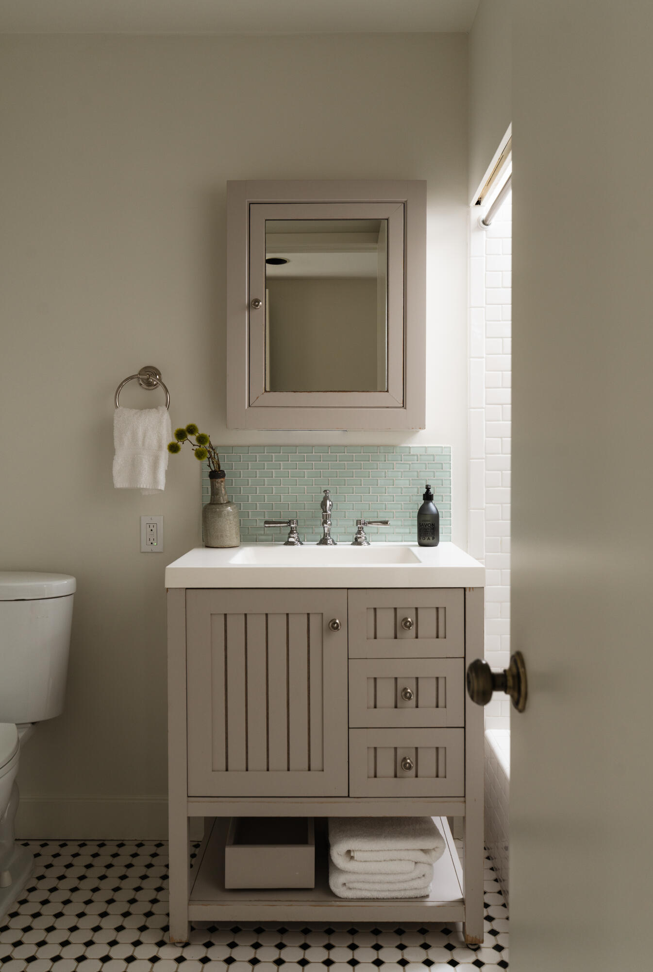 Montecito, California 93108, United States, 4 Bedrooms Bedrooms, ,7 BathroomsBathrooms,Residential,Active,151795