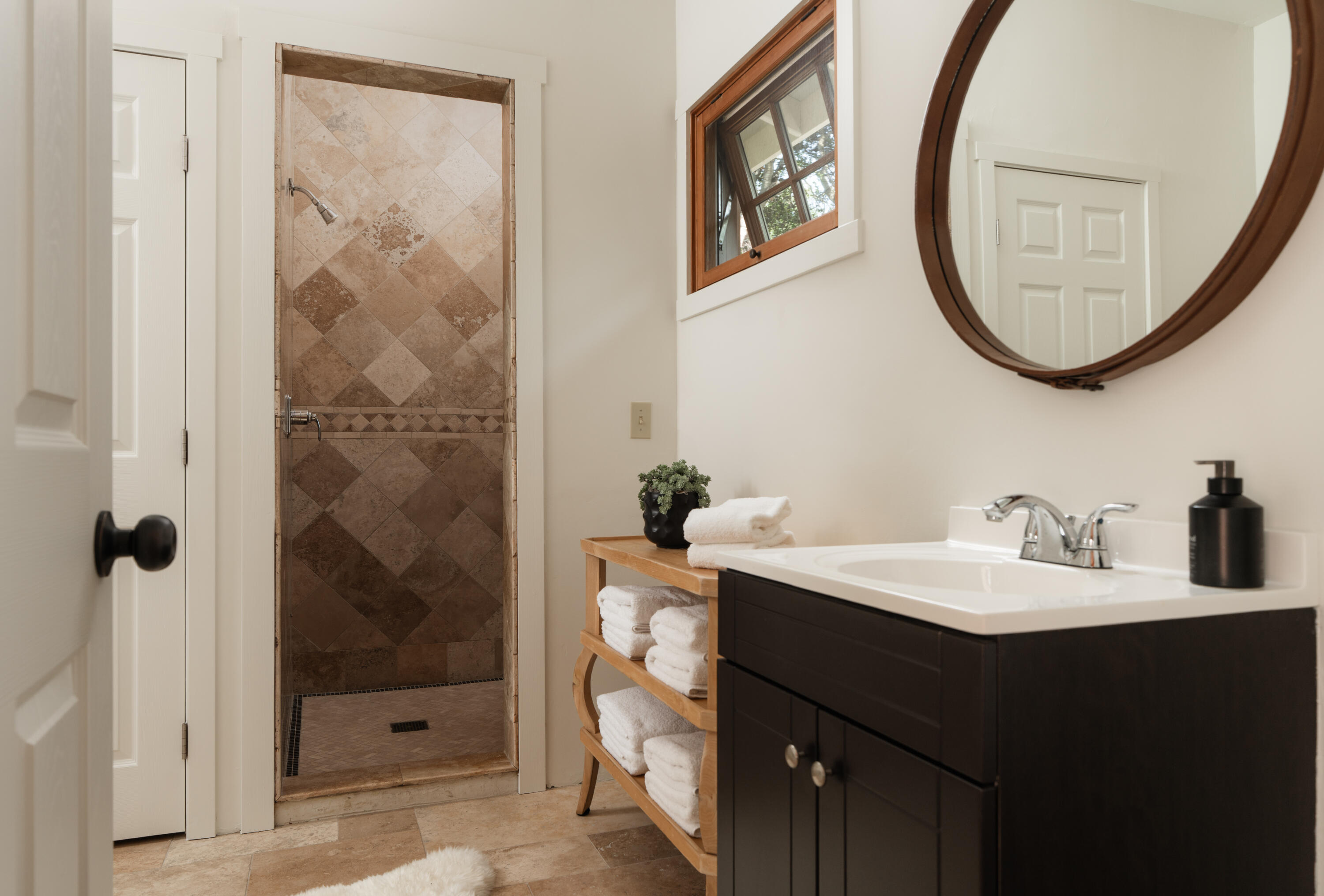 Montecito, California 93108, United States, 4 Bedrooms Bedrooms, ,7 BathroomsBathrooms,Residential,Active,151795