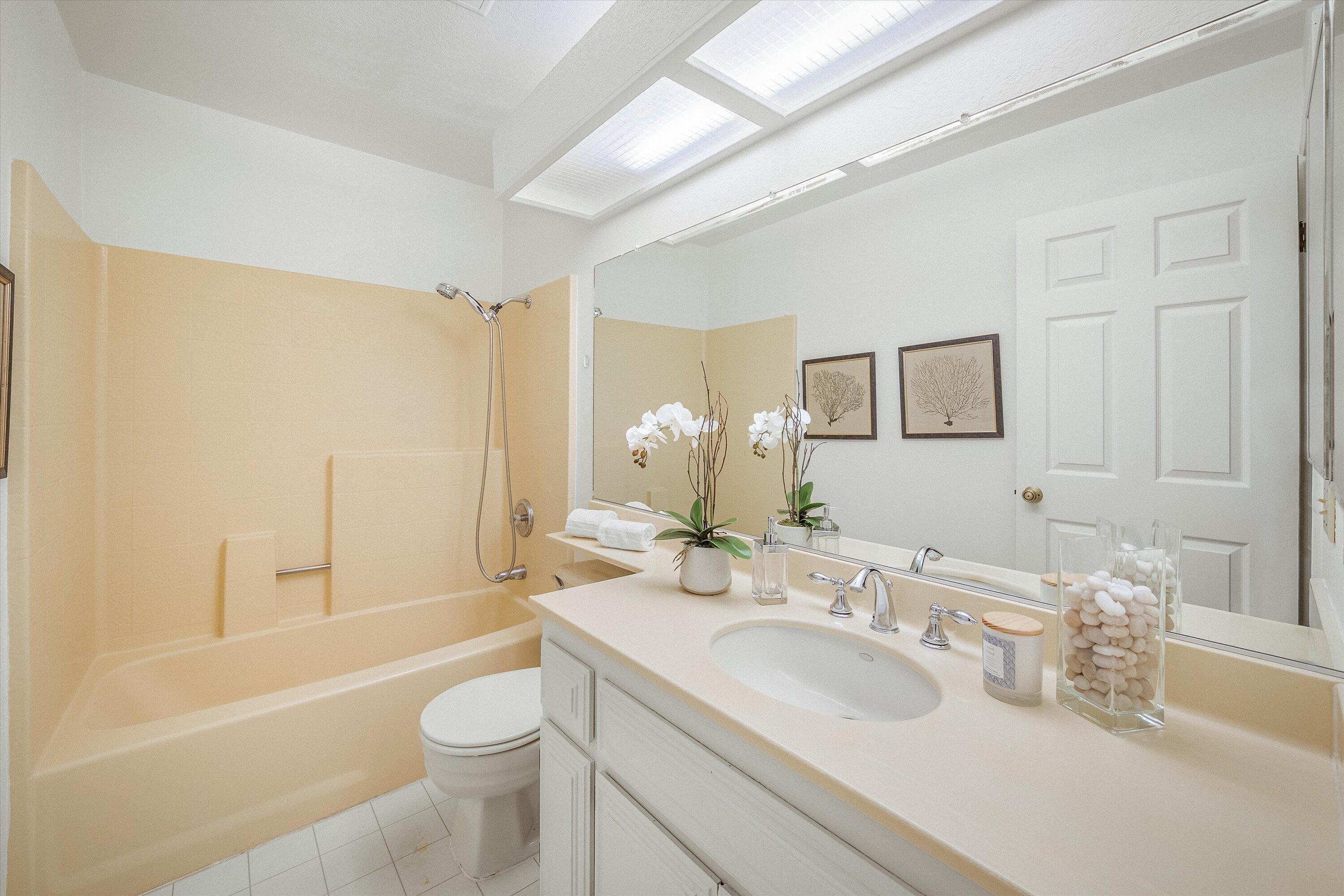 Santa Barbara, California 93110, United States, 3 Bedrooms Bedrooms, ,2 BathroomsBathrooms,Residential,Pending,253722