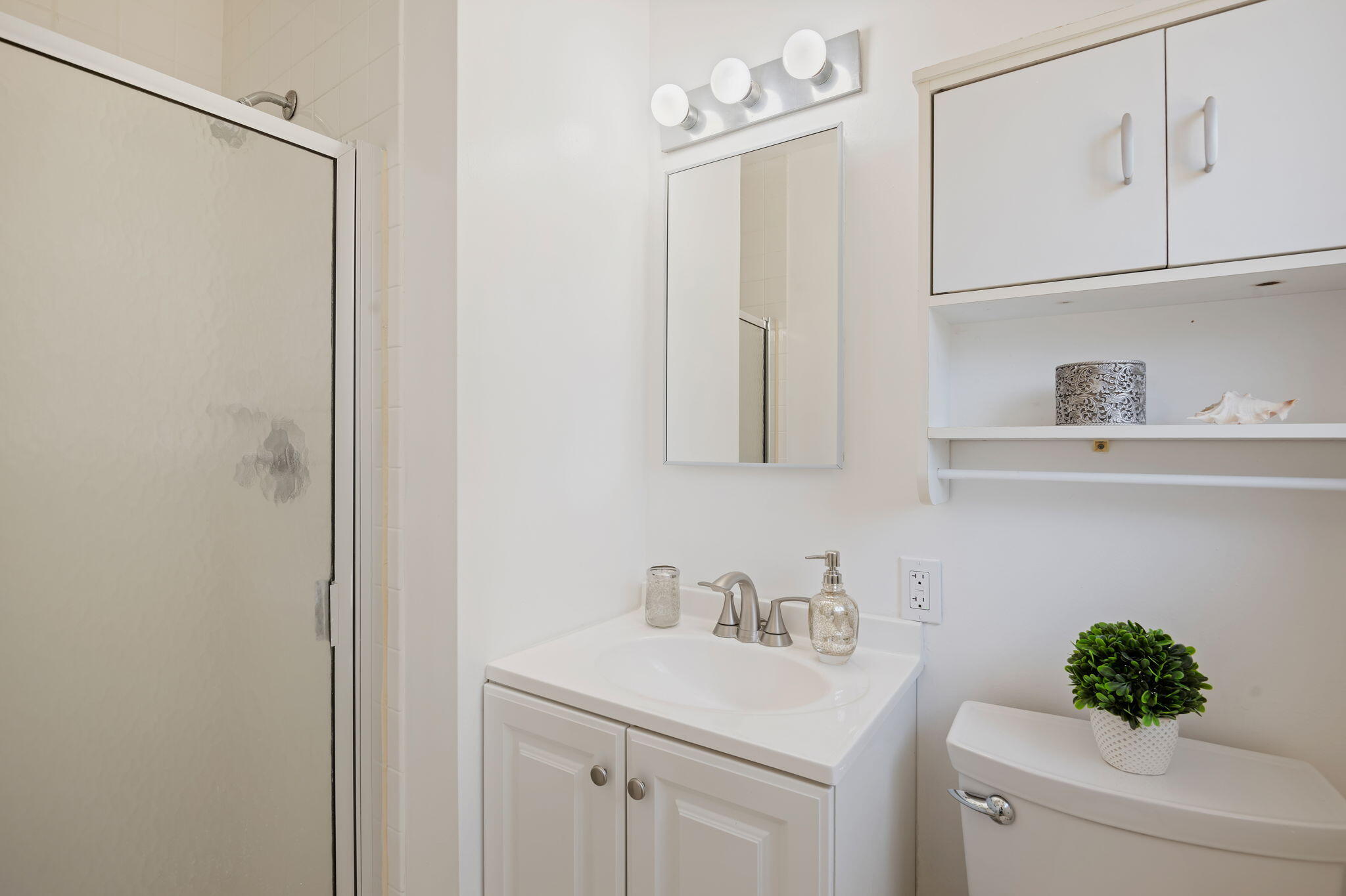 Goleta, California 93117, United States, 3 Bedrooms Bedrooms, ,2 BathroomsBathrooms,Residential,Active,170924