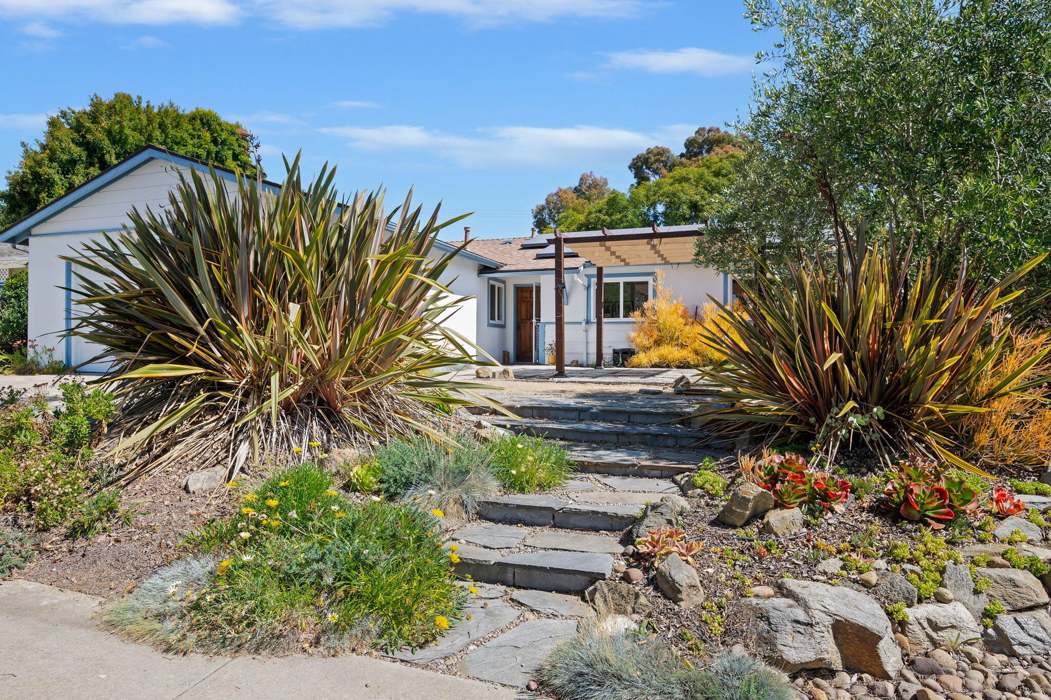 Goleta, California 93117, United States, 3 Bedrooms Bedrooms, ,2 BathroomsBathrooms,Residential,Active,170924