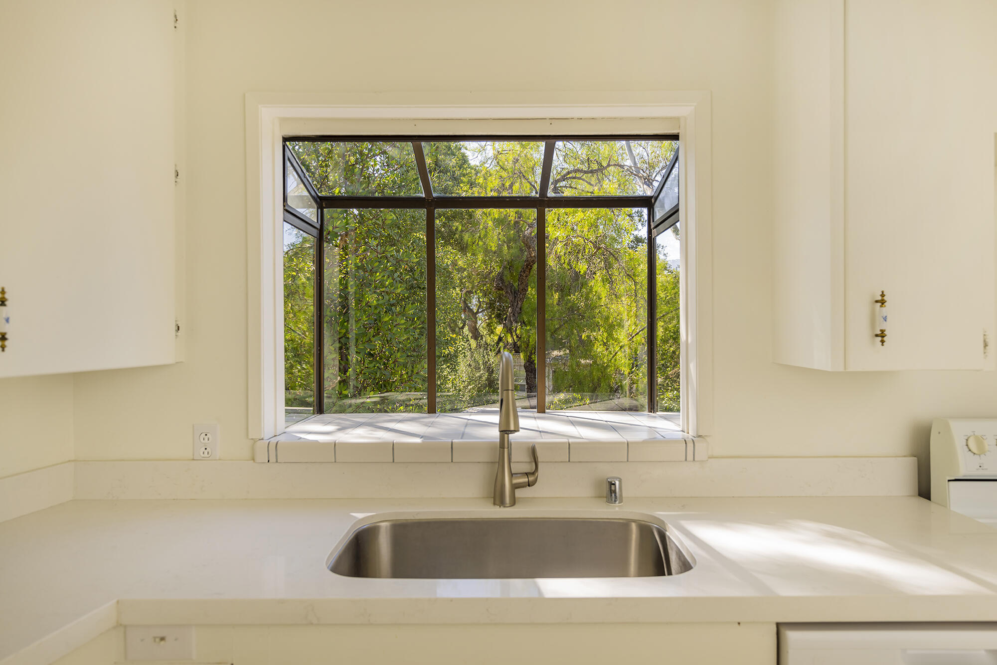 Ojai, California 93023, United States, 2 Bedrooms Bedrooms, ,2 BathroomsBathrooms,Residential,Active,173051