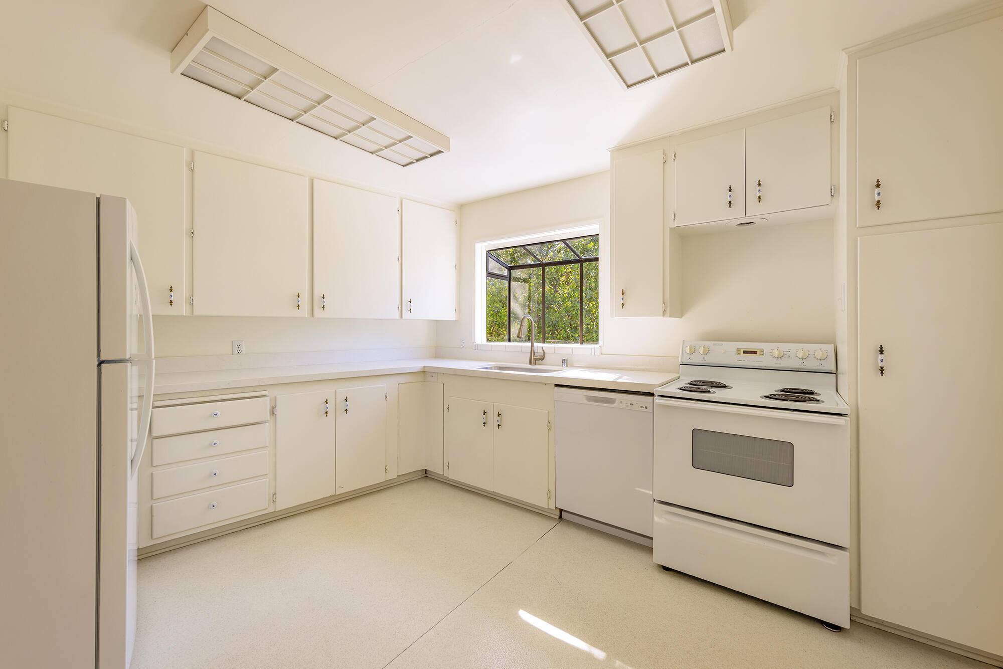 Ojai, California 93023, United States, 2 Bedrooms Bedrooms, ,2 BathroomsBathrooms,Residential,Active,173051