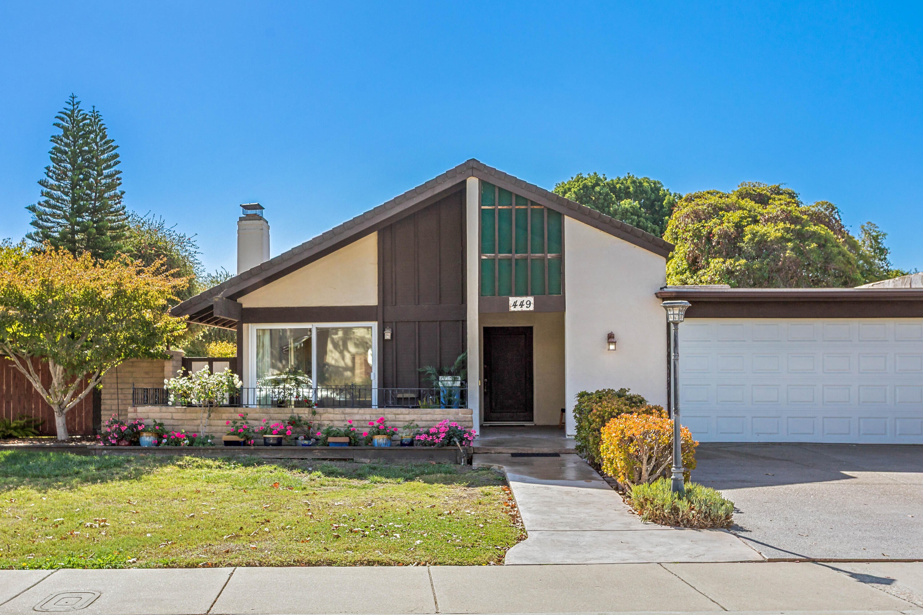449 Pacific Oaks Road