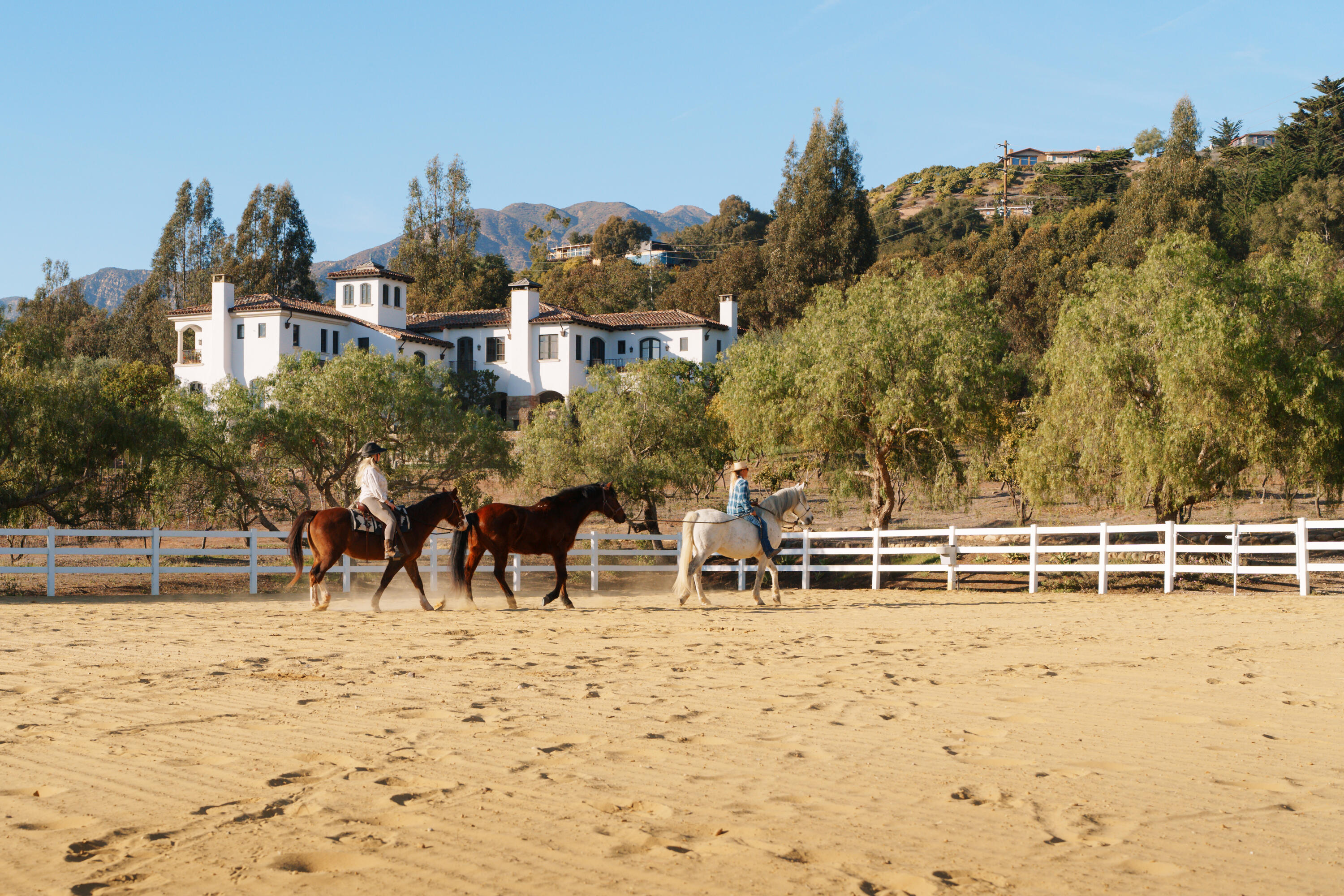 Carpinteria, California 93013, United States, 5 Bedrooms Bedrooms, ,8 BathroomsBathrooms,Residential,Active,254345