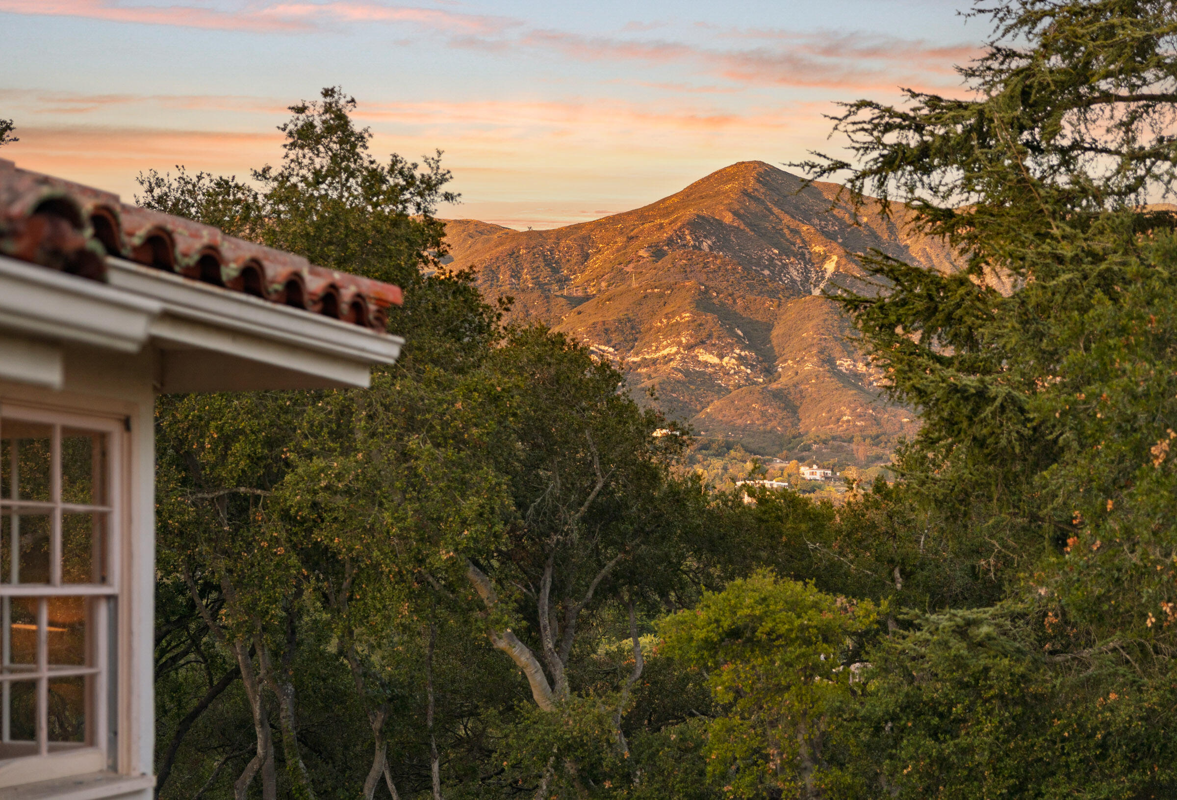 Montecito, California 93108, United States, 3 Bedrooms Bedrooms, ,4 BathroomsBathrooms,Residential,Active,254447