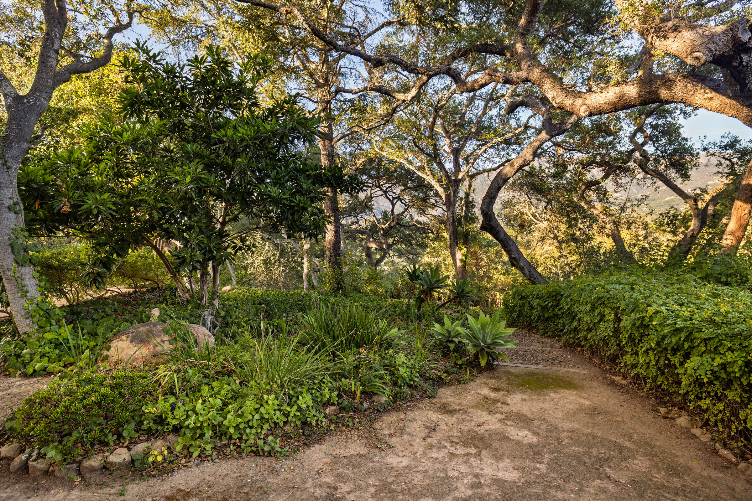 Montecito, California 93108, United States, 3 Bedrooms Bedrooms, ,4 BathroomsBathrooms,Residential,Active,254447