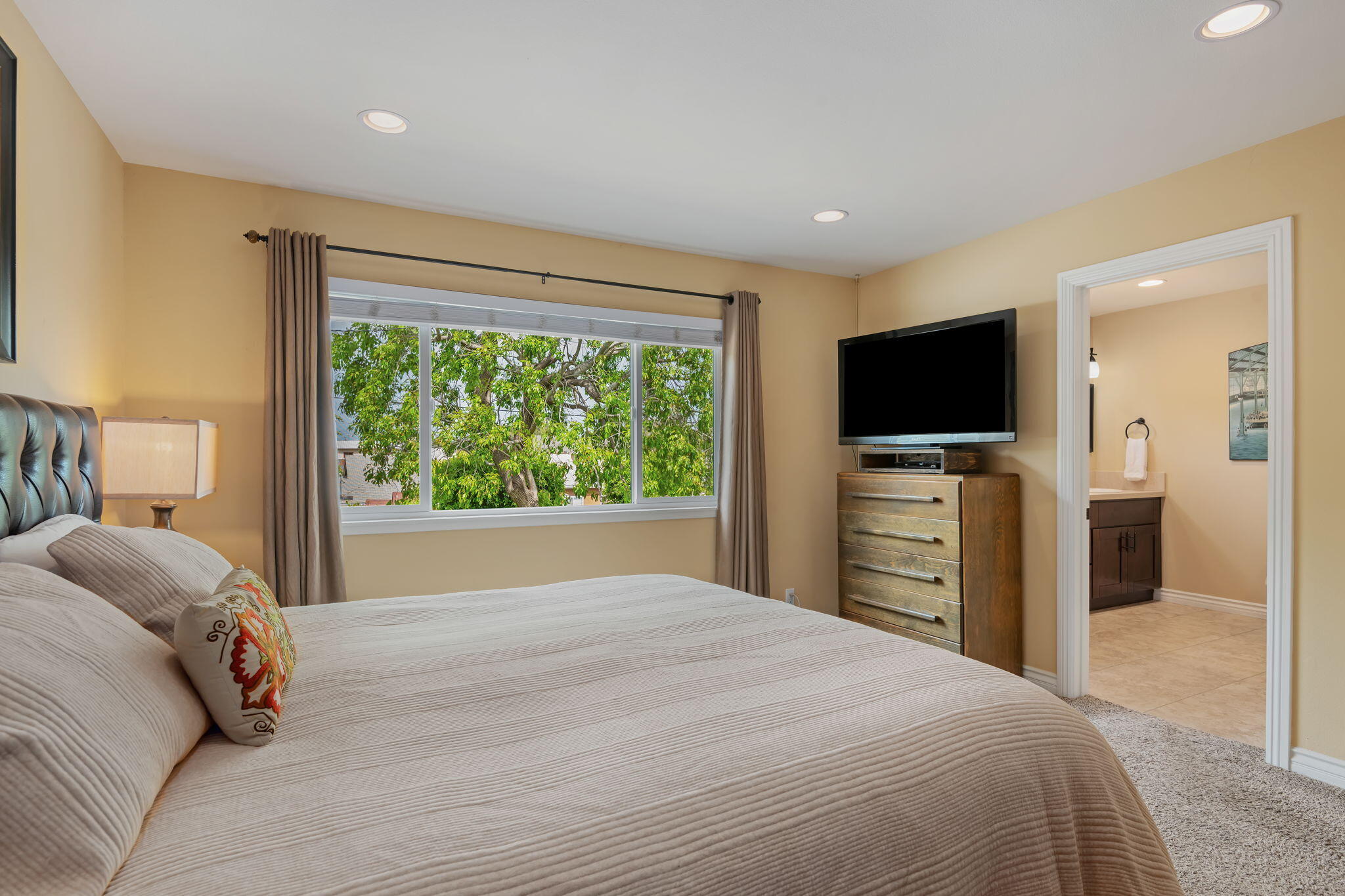 Ventura, California 93003, United States, 4 Bedrooms Bedrooms, ,3 BathroomsBathrooms,Residential,Active,134613