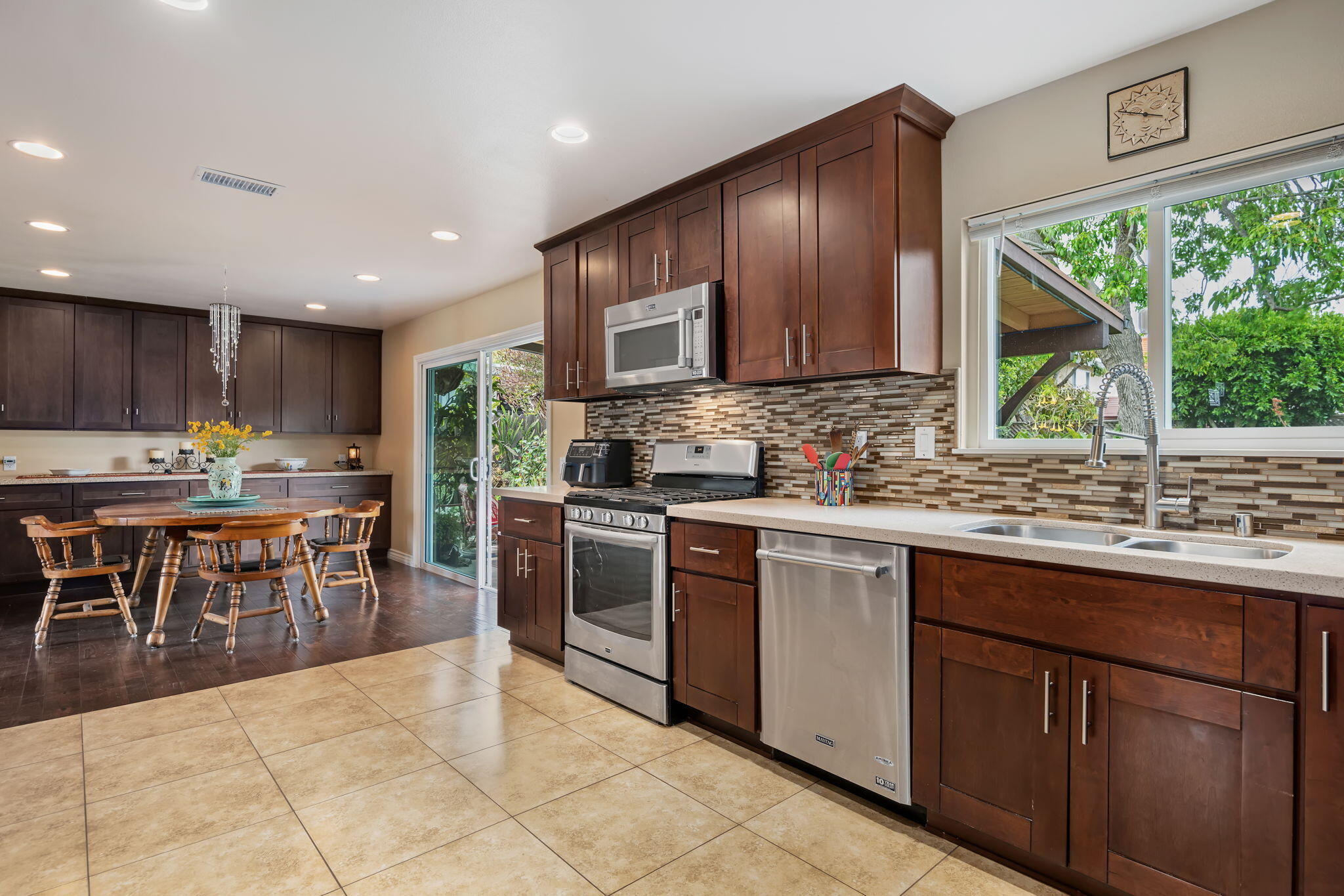 Ventura, California 93003, United States, 4 Bedrooms Bedrooms, ,3 BathroomsBathrooms,Residential,Active,134613