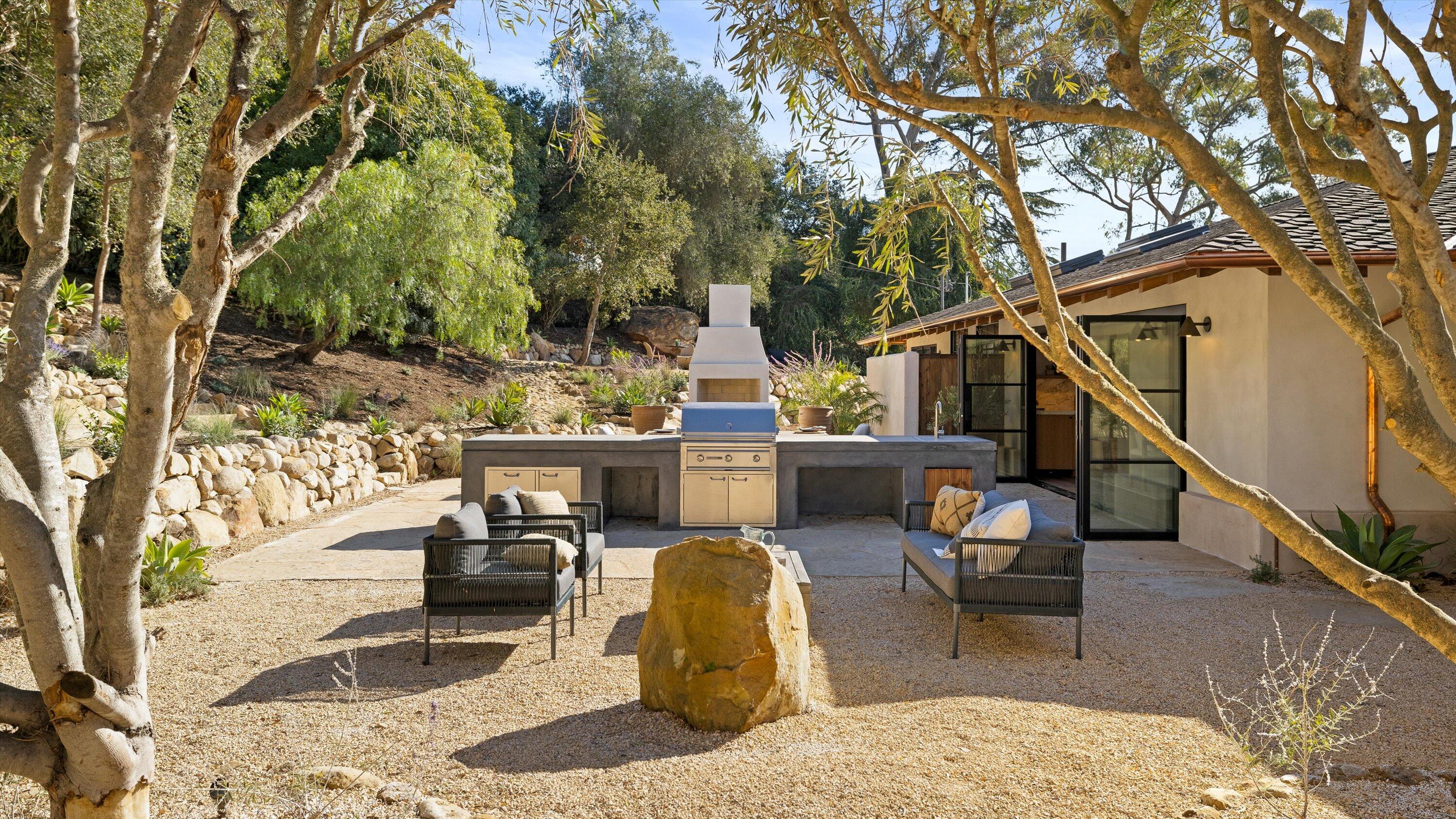 Montecito, California 93108, United States, 4 Bedrooms Bedrooms, ,3 BathroomsBathrooms,Residential,Active,207779