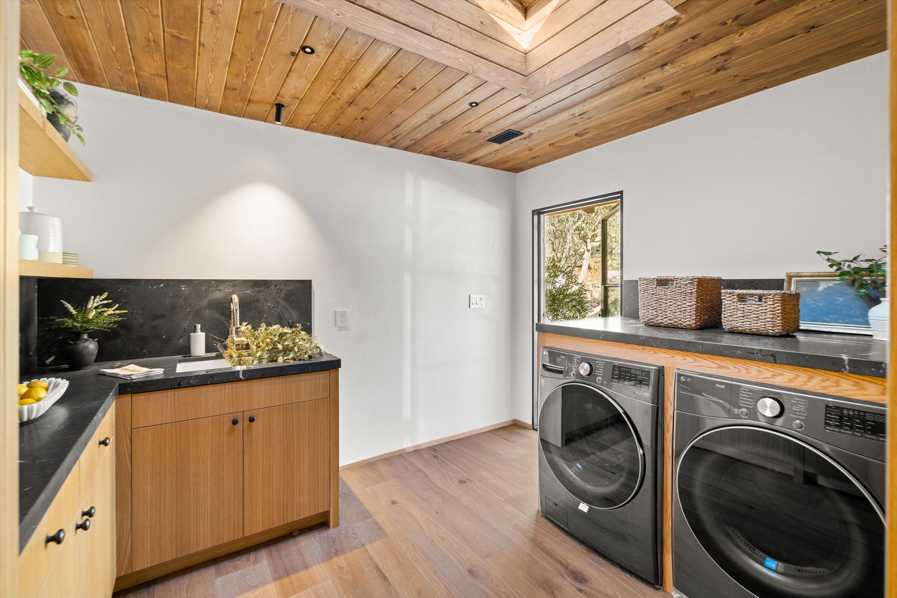 Montecito, California 93108, United States, 4 Bedrooms Bedrooms, ,3 BathroomsBathrooms,Residential,Active,207779