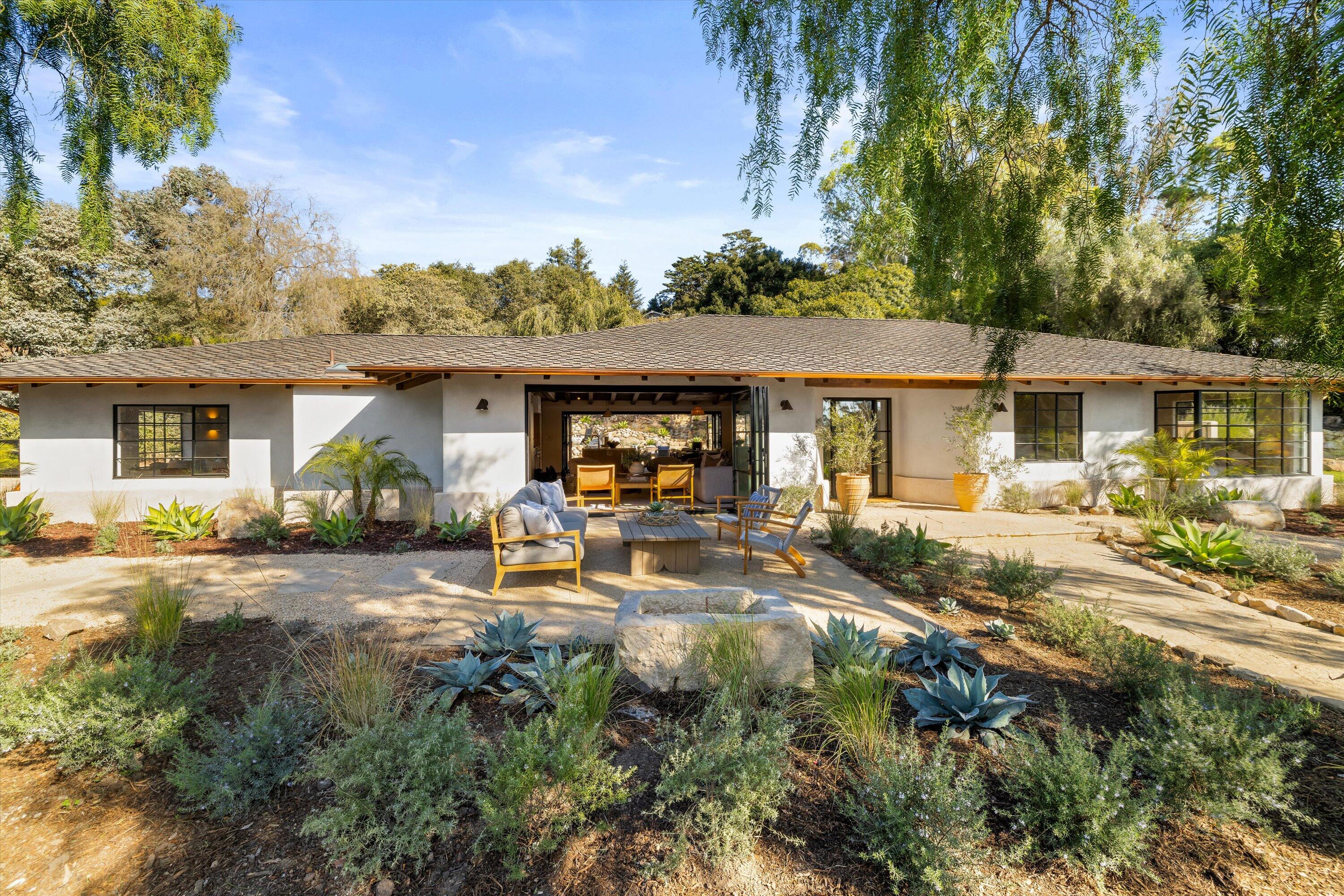 Montecito, California 93108, United States, 4 Bedrooms Bedrooms, ,3 BathroomsBathrooms,Residential,Active,207779
