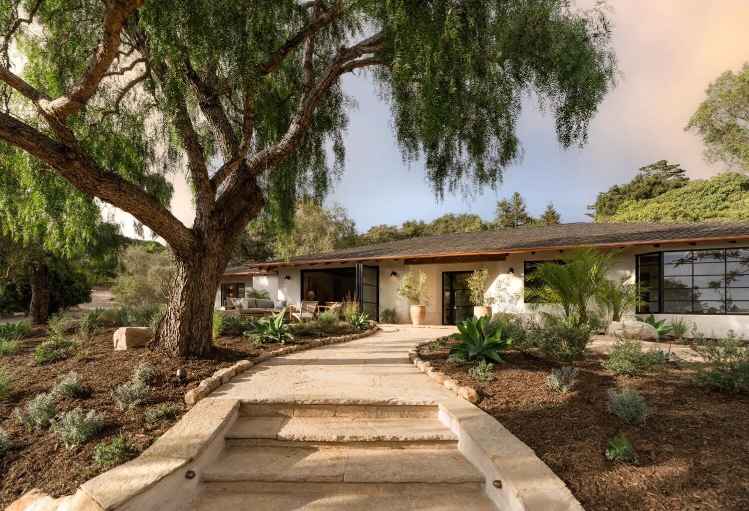 Montecito, California 93108, United States, 4 Bedrooms Bedrooms, ,3 BathroomsBathrooms,Residential,Active,207779