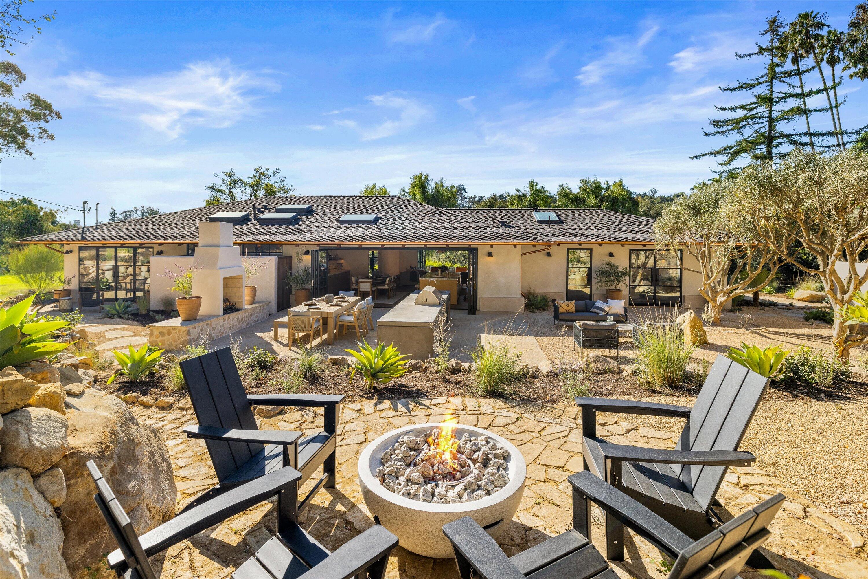 Montecito, California 93108, United States, 4 Bedrooms Bedrooms, ,3 BathroomsBathrooms,Residential,Active,207779