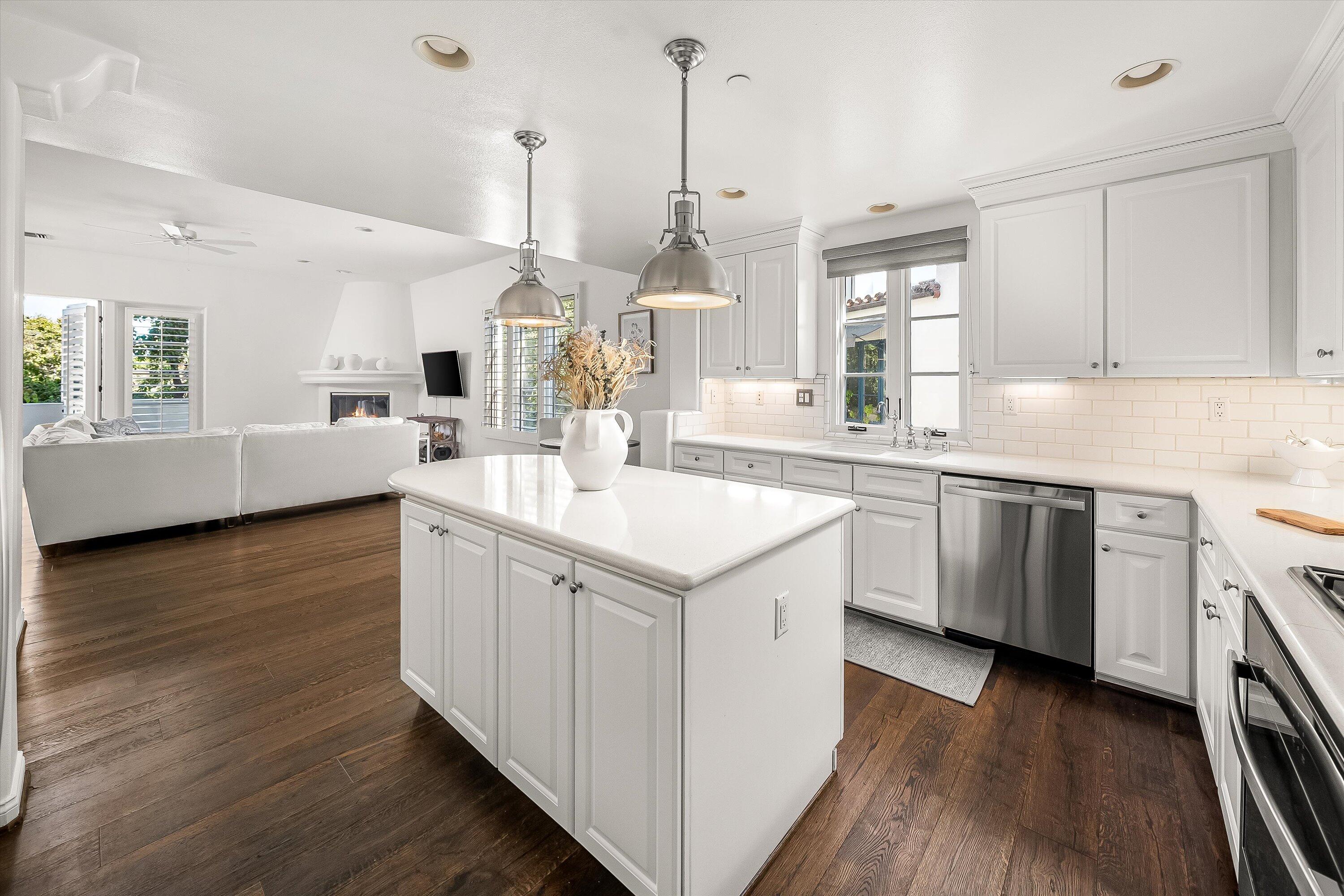 Santa Barbara, California 93101, United States, 2 Bedrooms Bedrooms, ,3 BathroomsBathrooms,Residential,Coming Soon,219003