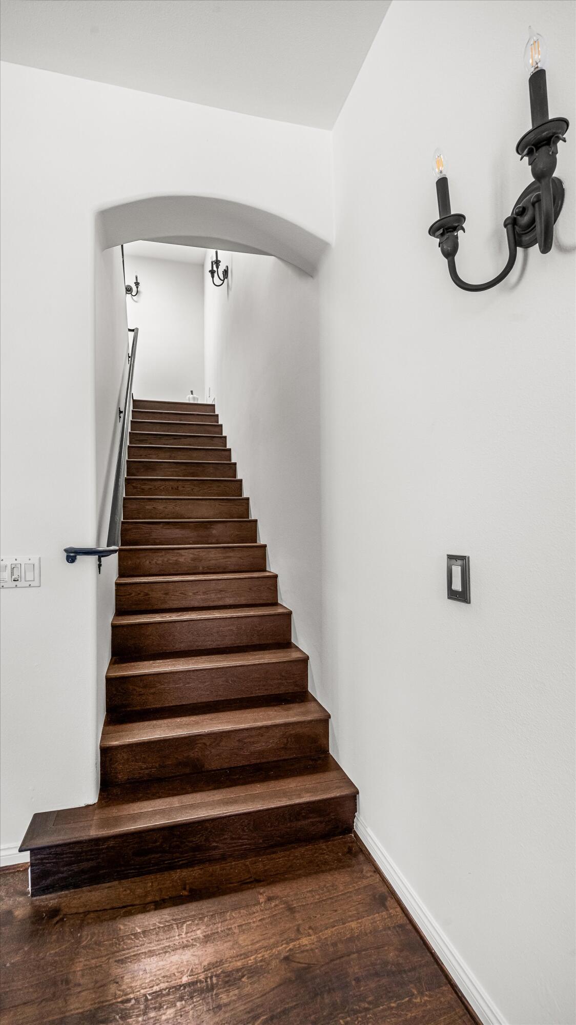 Santa Barbara, California 93101, United States, 2 Bedrooms Bedrooms, ,3 BathroomsBathrooms,Residential,Coming Soon,219003