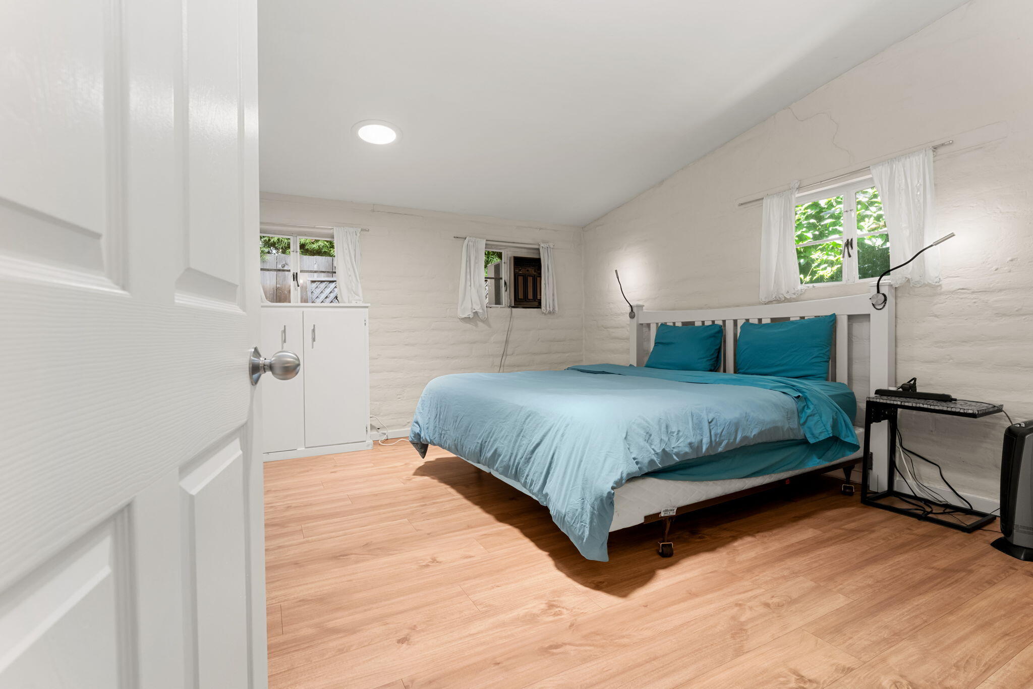 Santa Barbara, California 93105, United States, 5 Bedrooms Bedrooms, ,4 BathroomsBathrooms,Residential,Active,17132